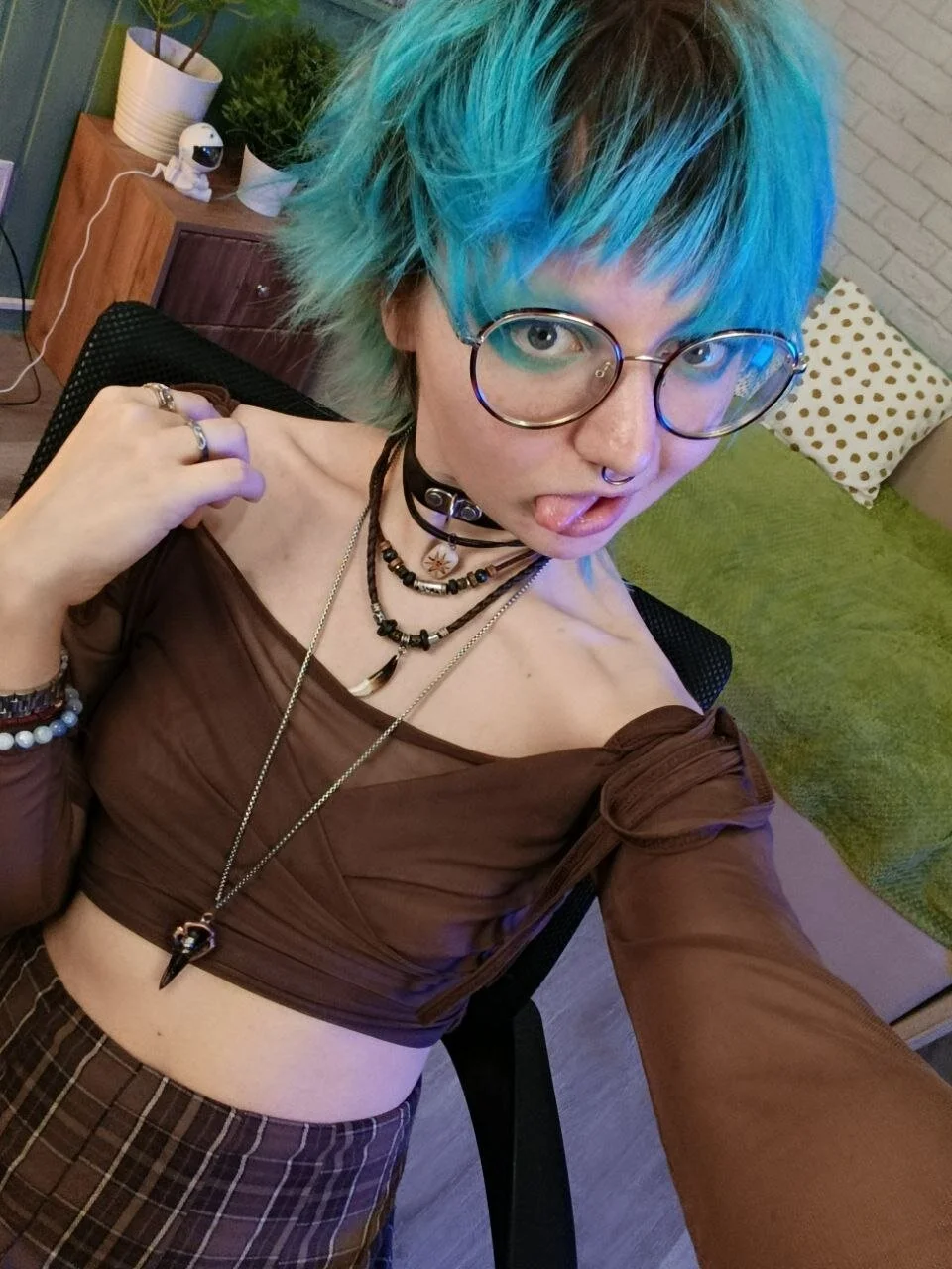 XXX Porn Photo of Nude powderofgun 21