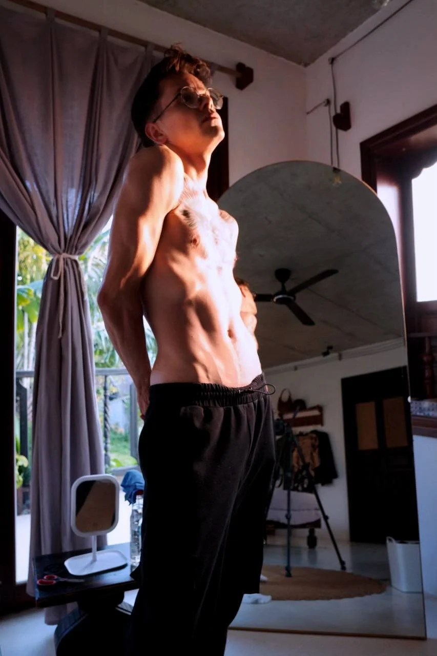 XXX Porn Photo of Nude William_Henry_ 19