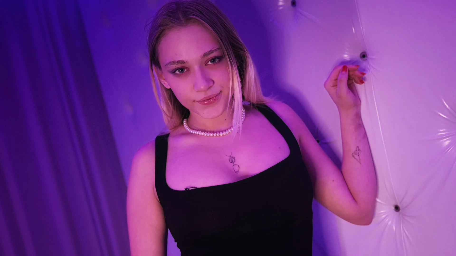 XXX Porn Photo of Nude KaraLiin 6