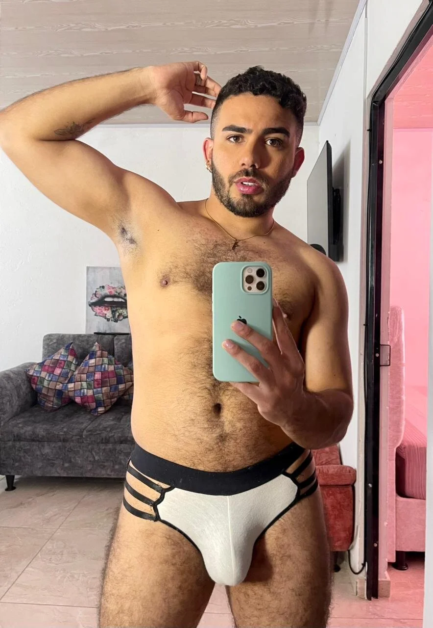 XXX Porn Photo of Nude adamhairy 29