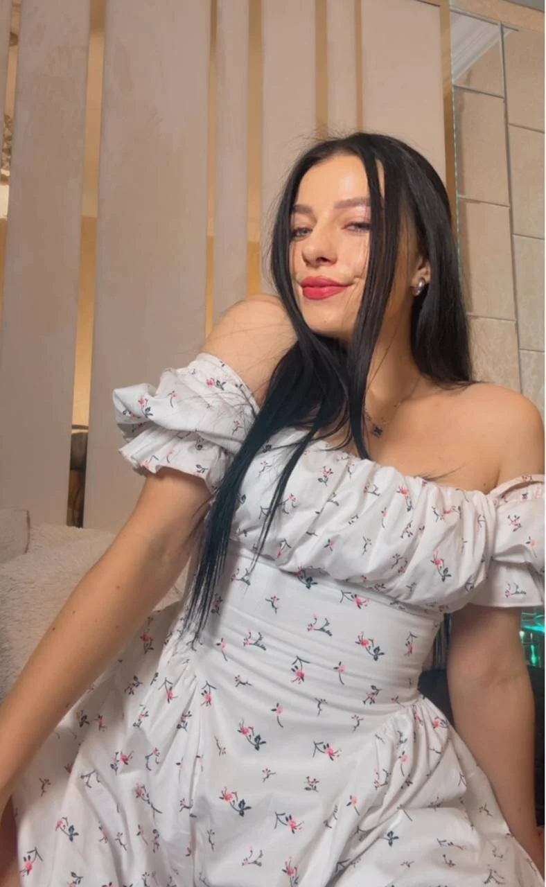 XXX Porn Photo of Nude KitnissKiss 50