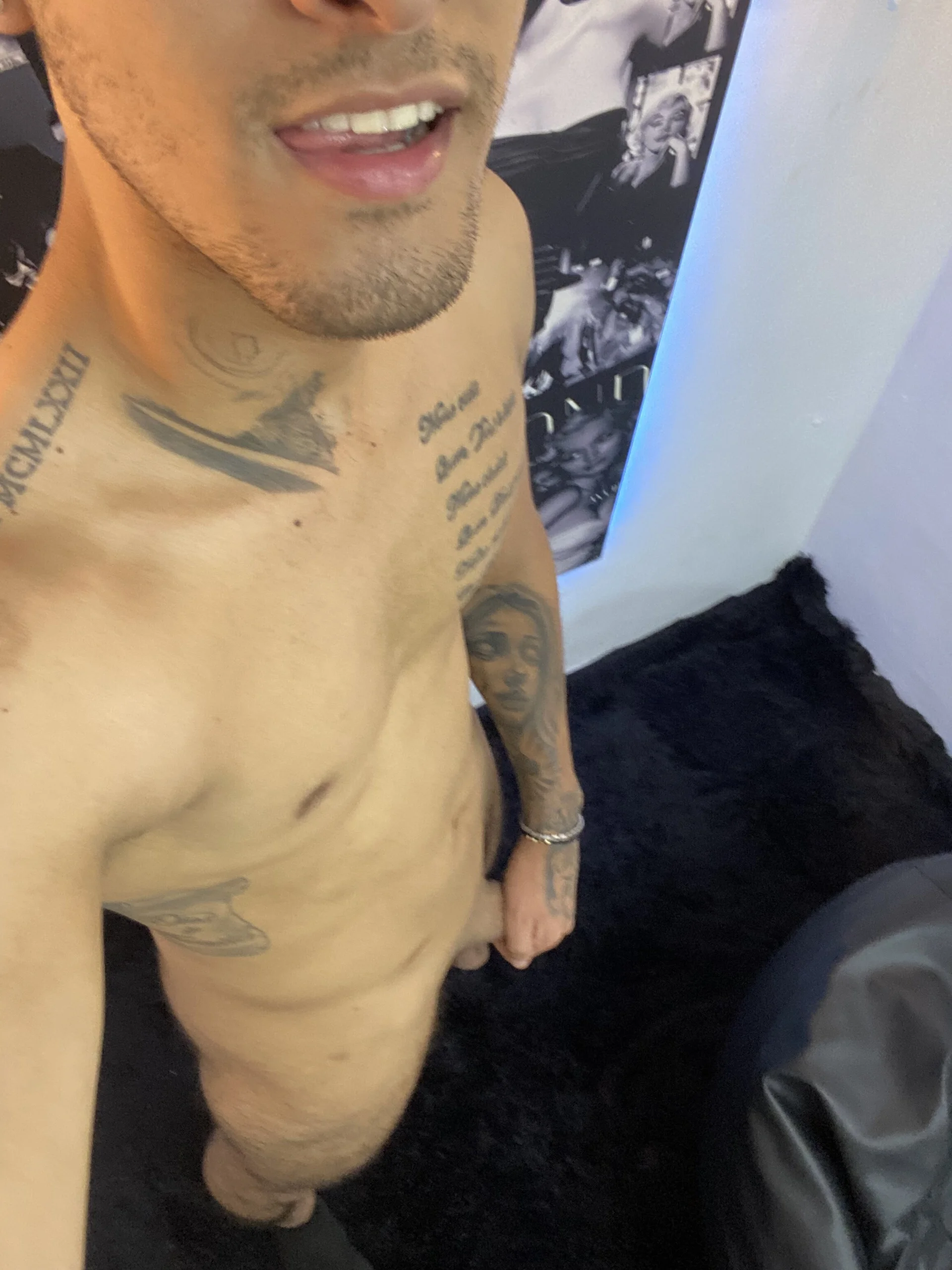XXX Porn Photo of Nude M_Henao 3