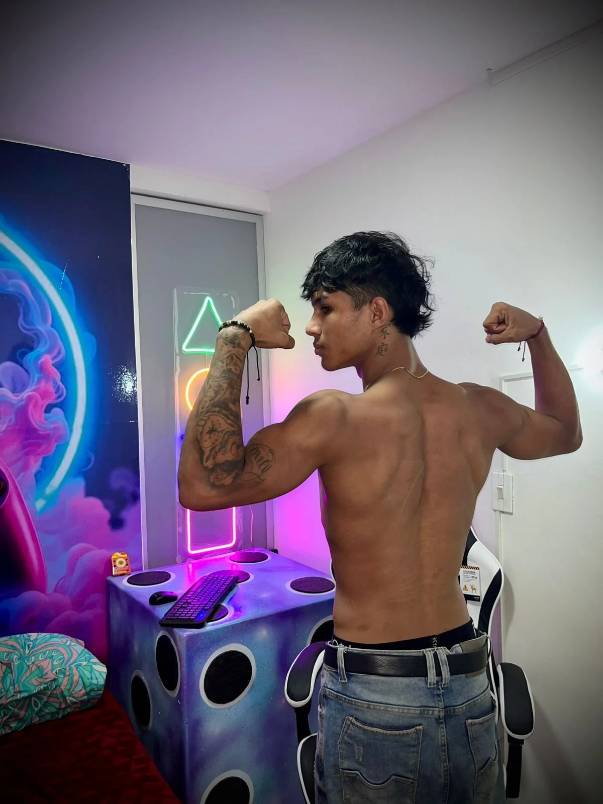 XXX Porn Photo of Nude luka_big18 4