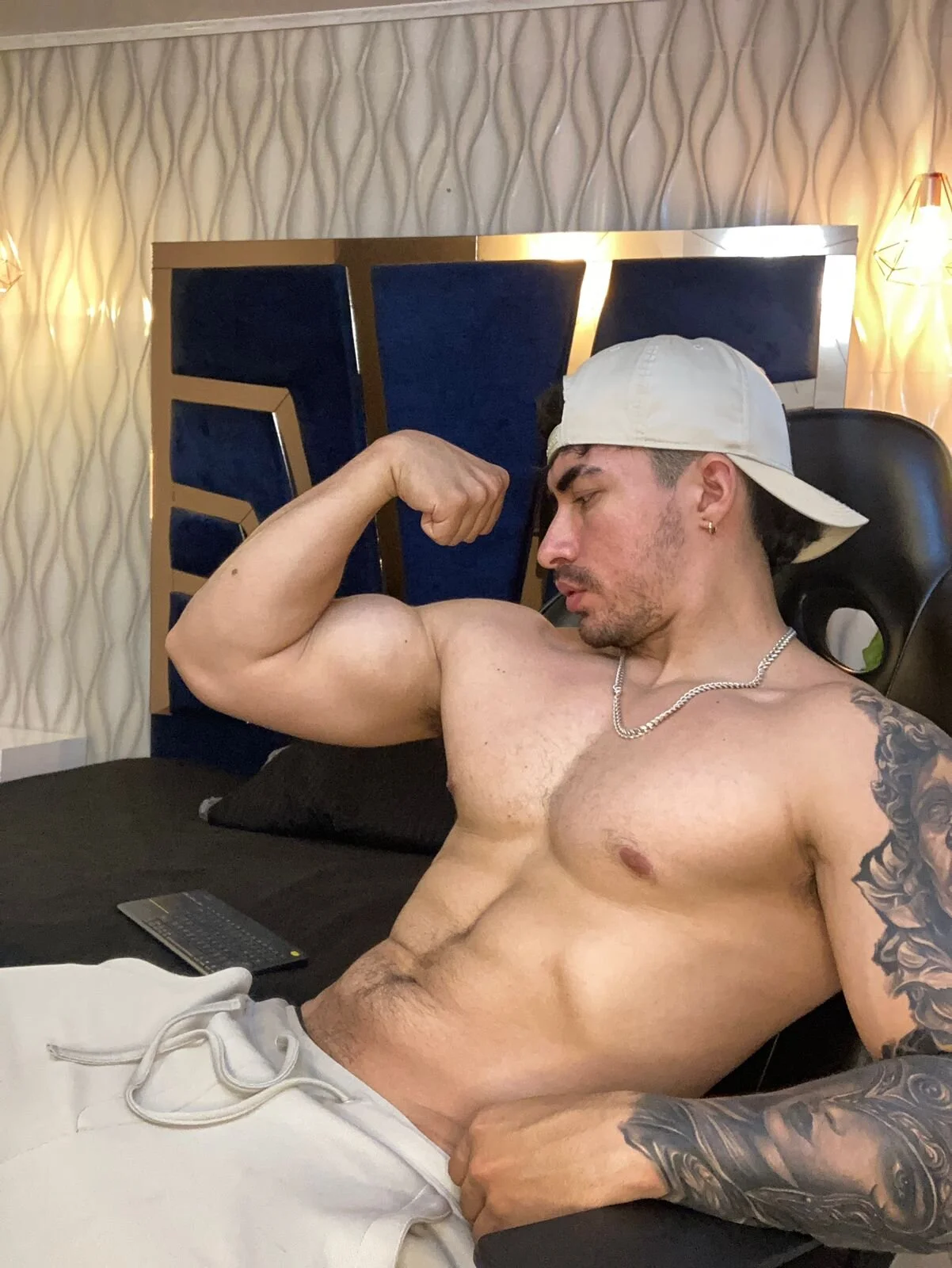 XXX Porn Photo of Nude Brad_Summer 83