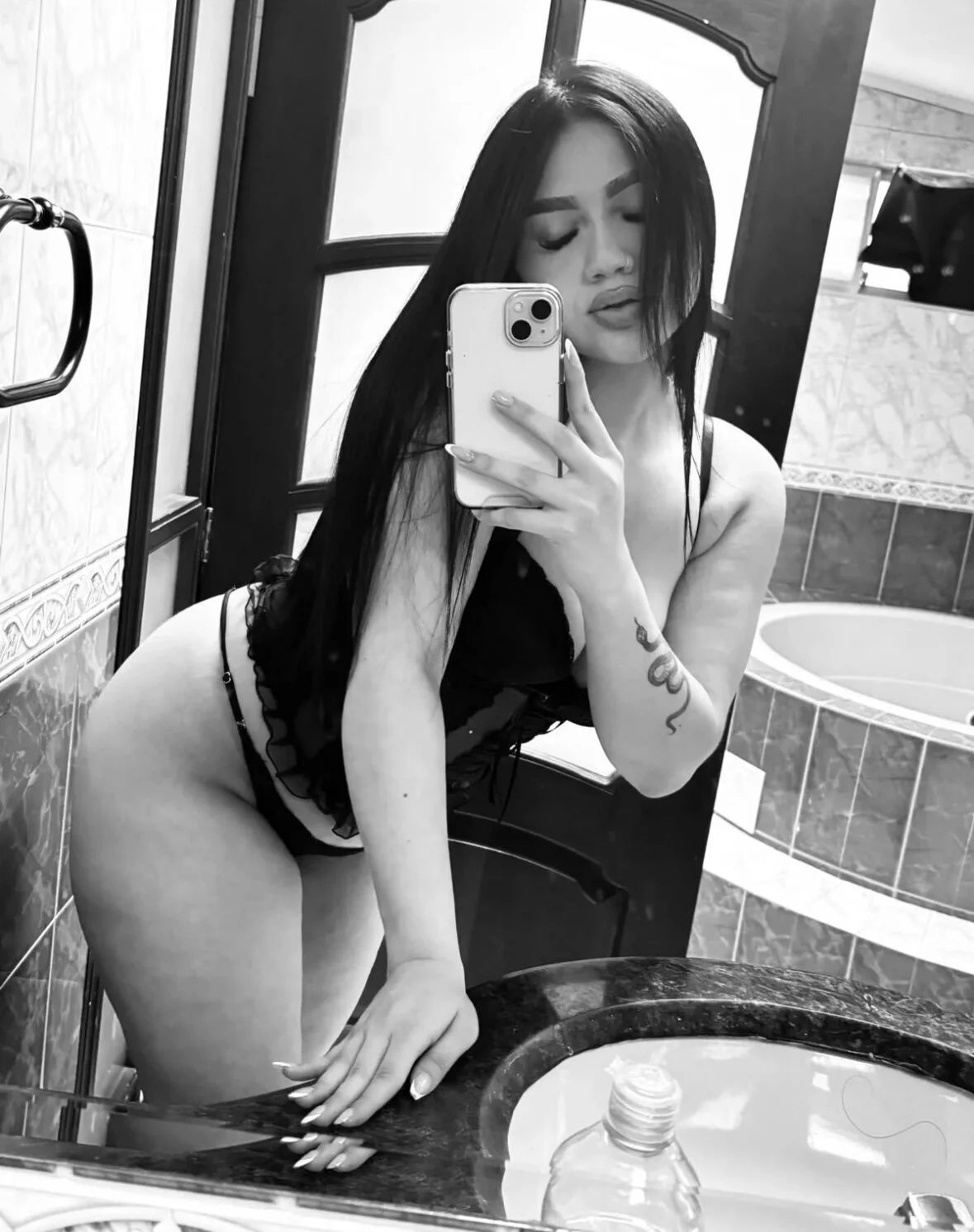 XXX Porn Photo of Nude HilaryBlaze 16