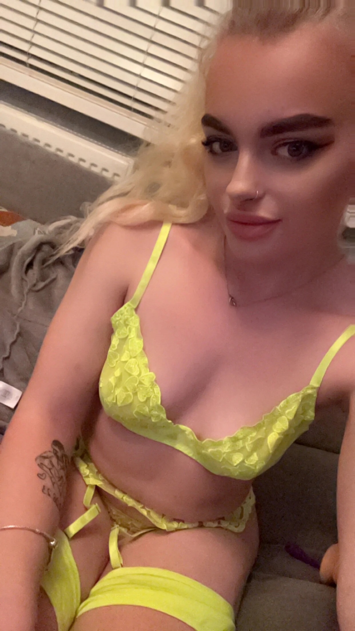 XXX Porn Photo of Nude Annie_Louise 21