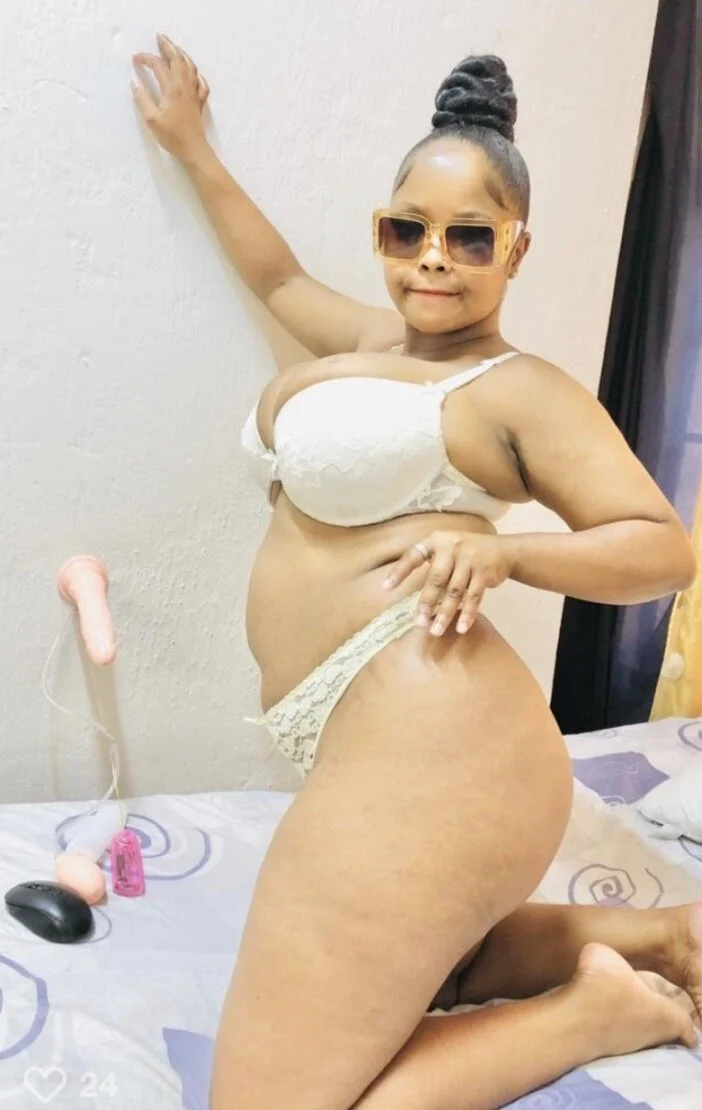 XXX Porn Photo of Nude Pinkypie_Busty 3