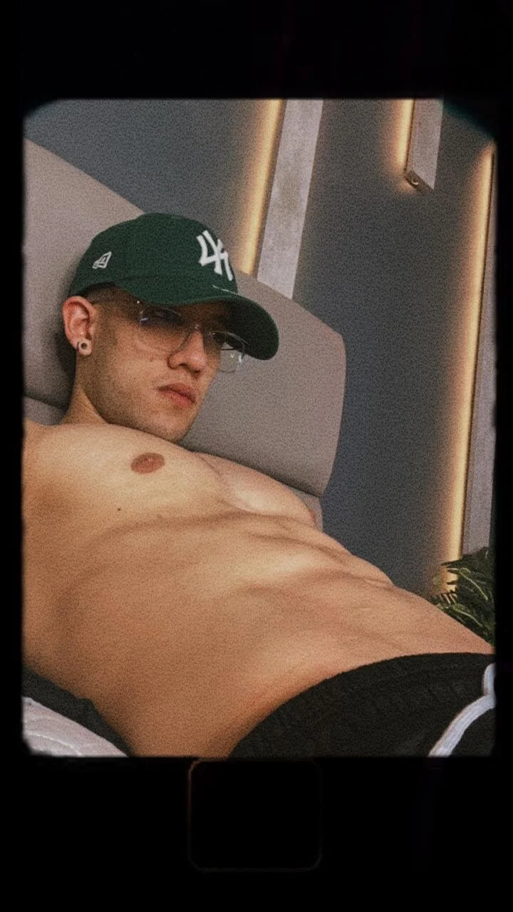 XXX Porn Photo of Nude alexgiraldo__ 5