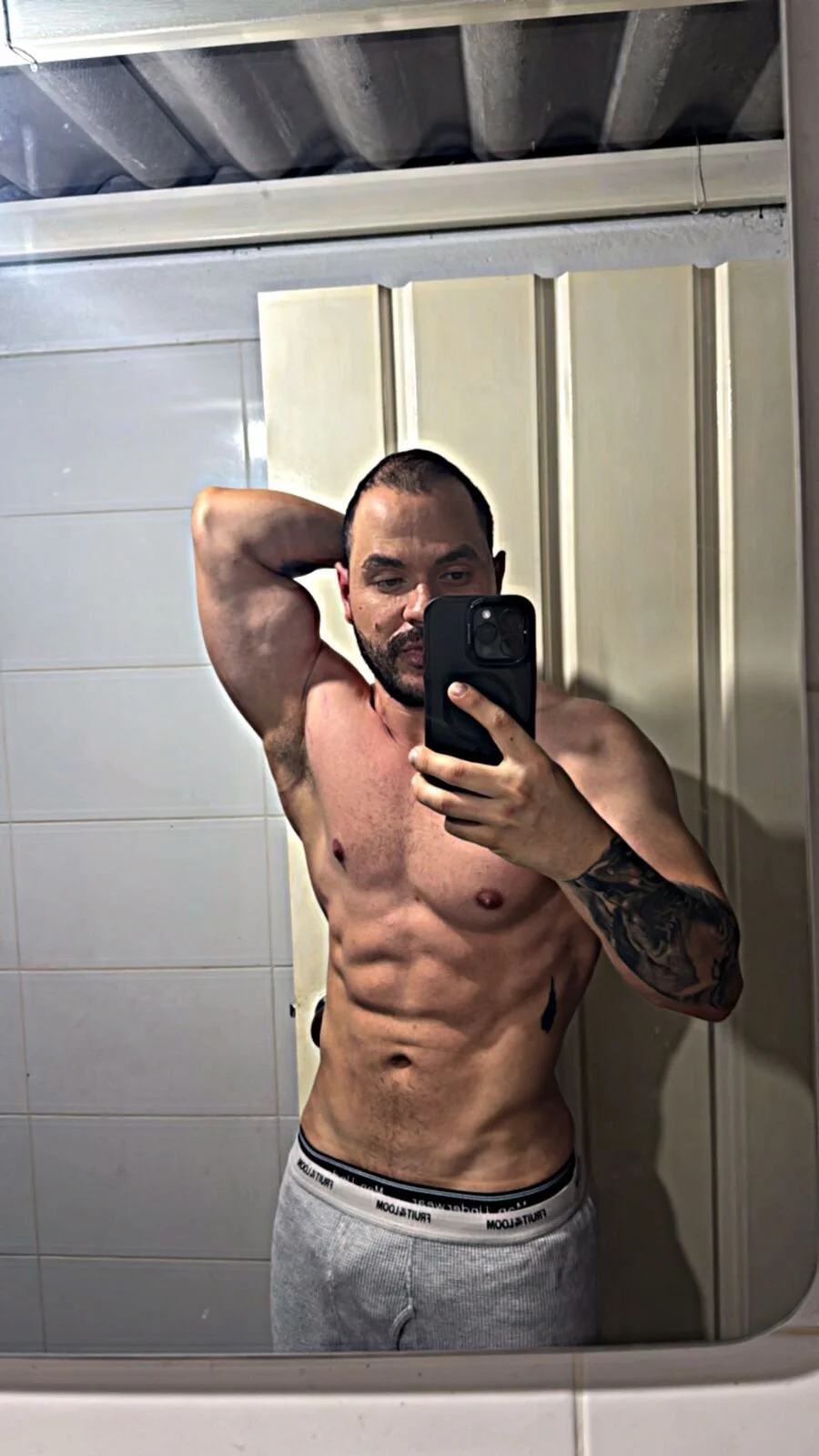 XXX Porn Photo of Nude Hershell_XXL 2