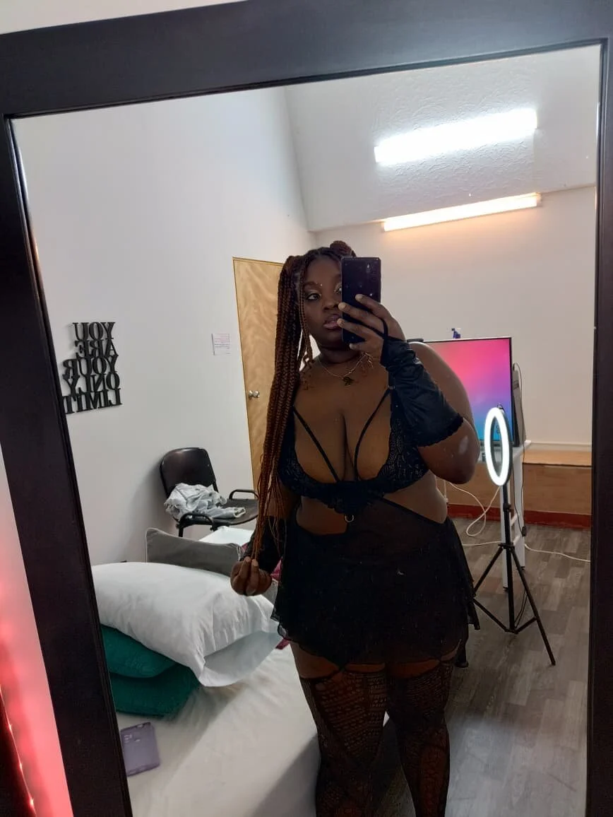 XXX Porn Photo of Nude ebony_NeighborMoans 20