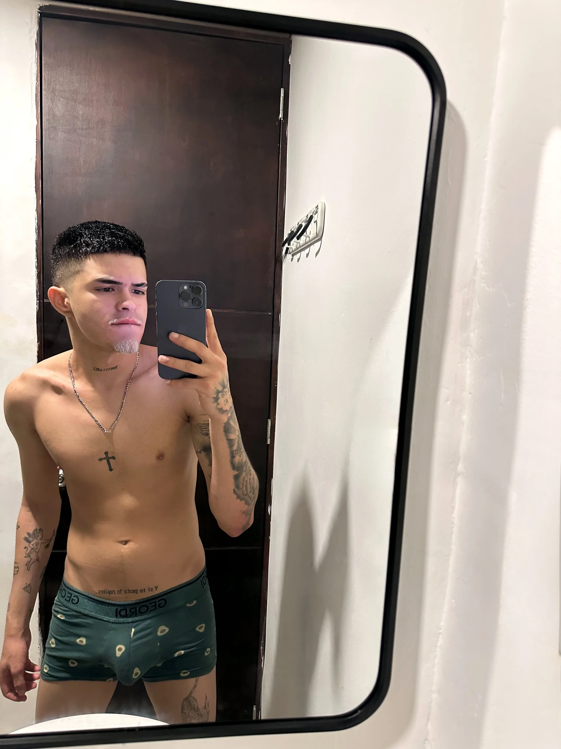 XXX Porn Photo of Nude huge_Santiago 61