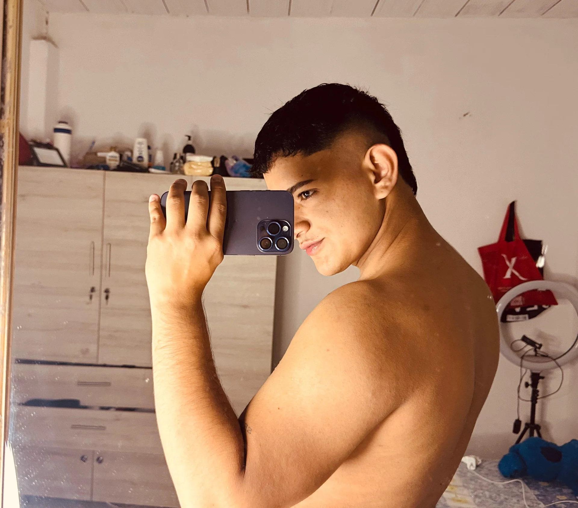 XXX Porn Photo of Nude niall_falcon 20