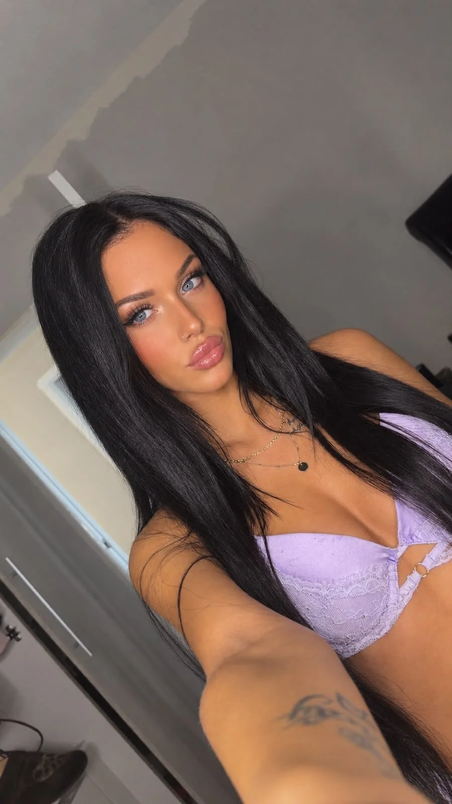 XXX Porn Photo of Nude FlirtyFoxyxx 9