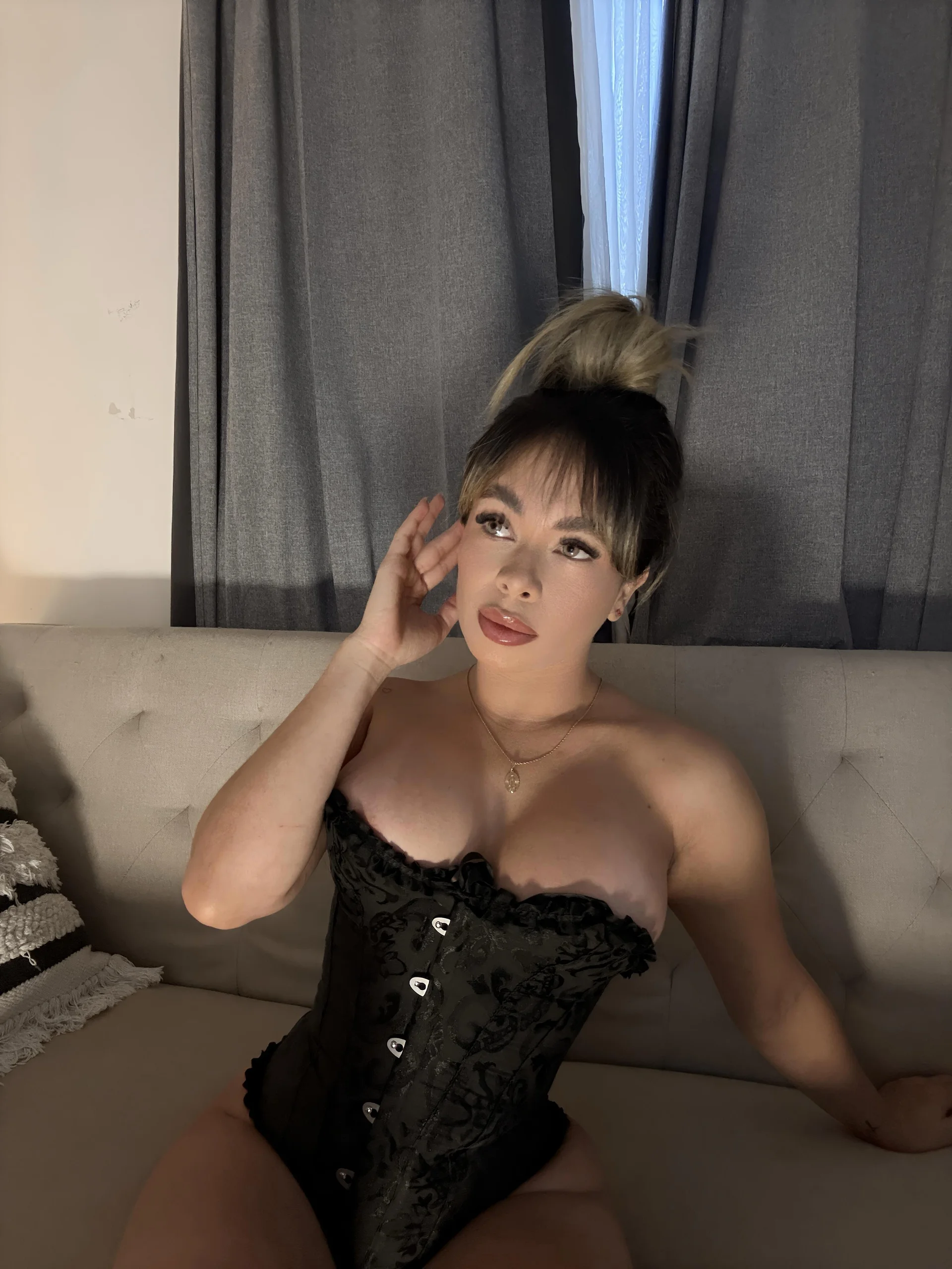Holli_woul