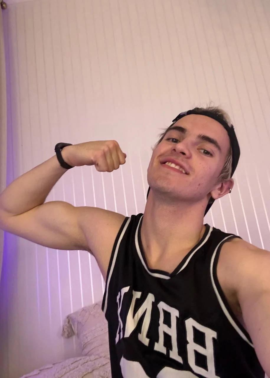 XXX Porn Photo of Nude EdwinBlaze 18