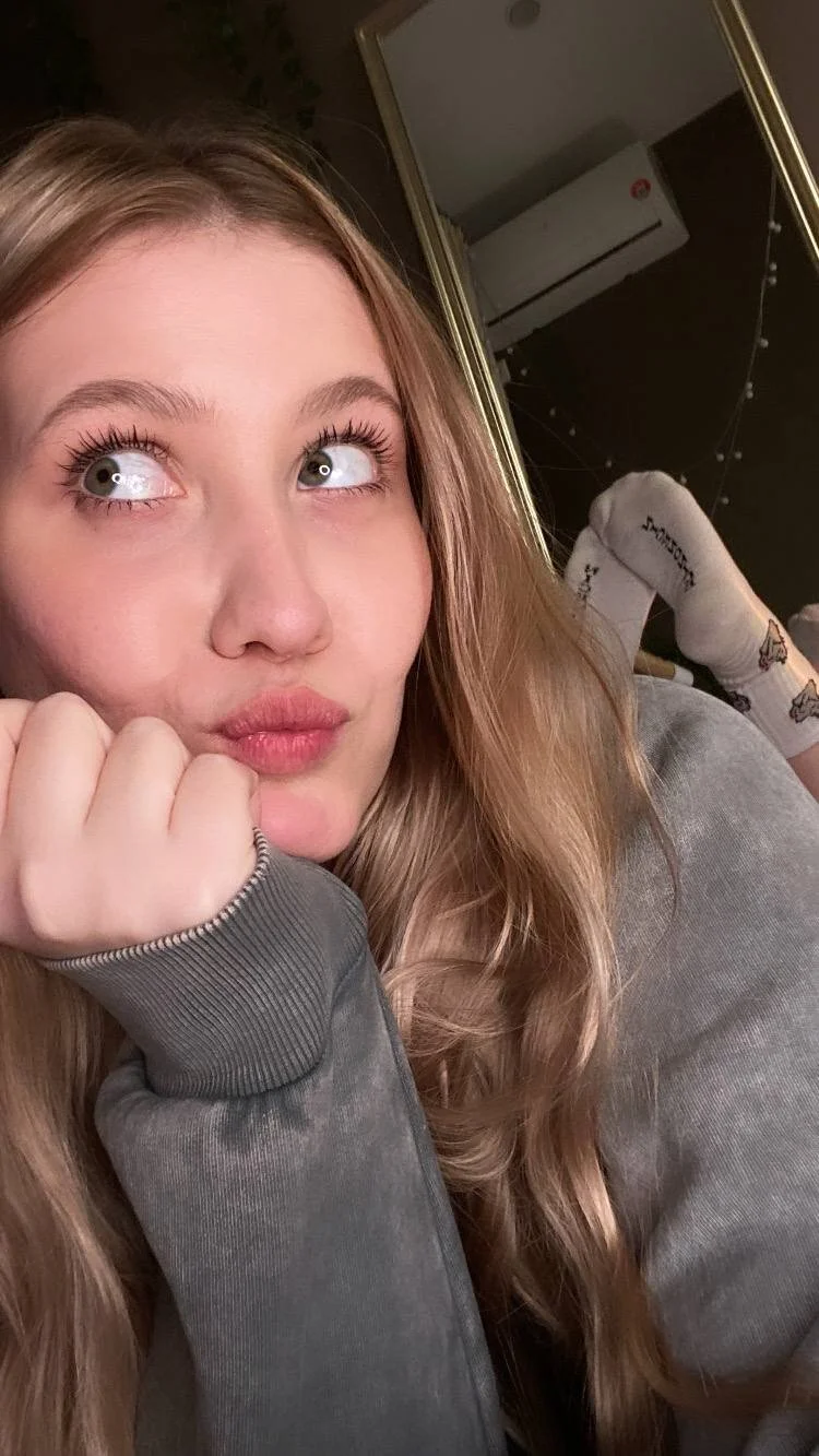 XXX Porn Photo of Nude Emilicious 1