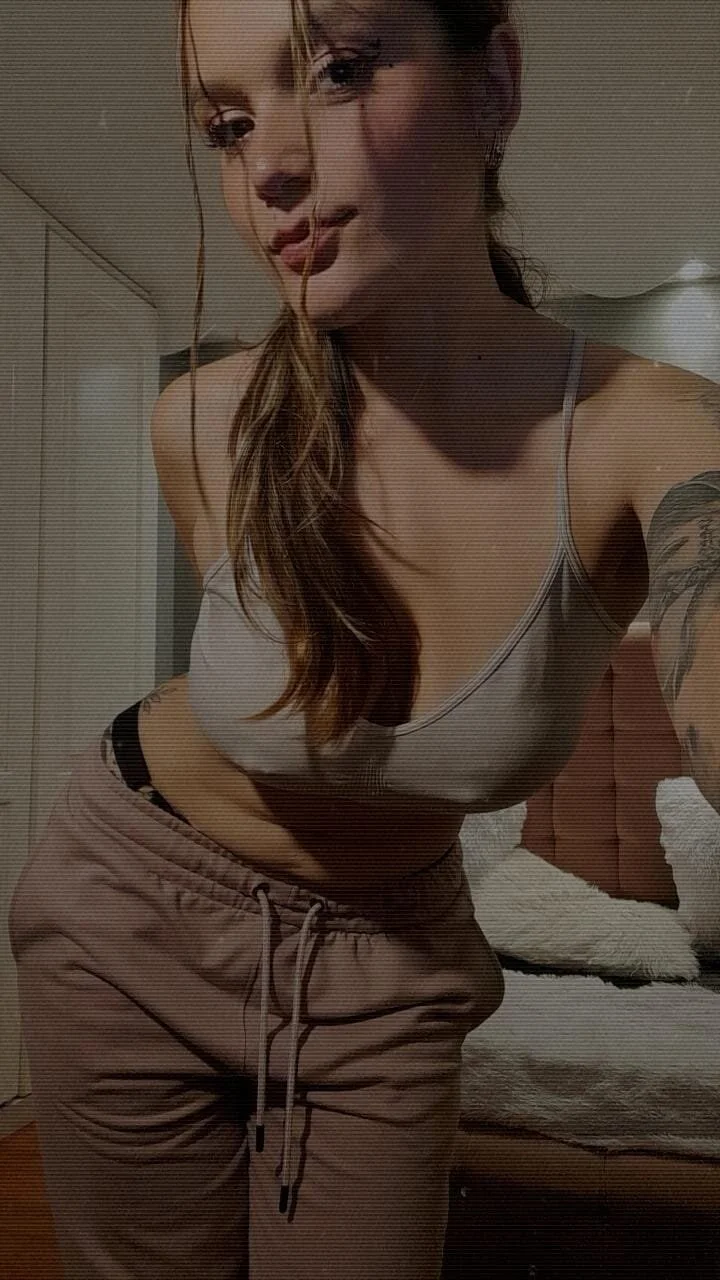 XXX Porn Photo of Nude AliceLee_ 16