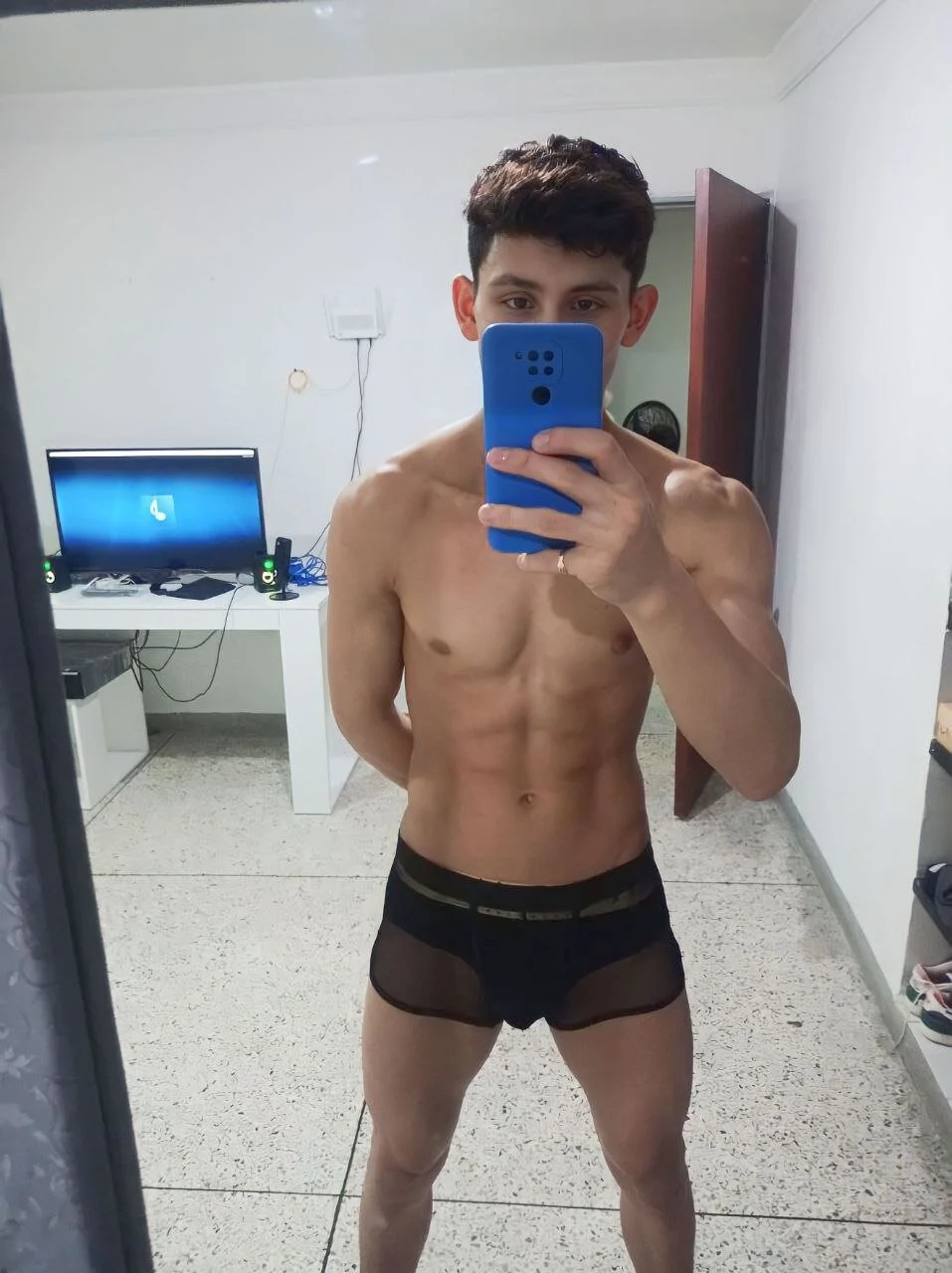 XXX Porn Photo of Nude logan_thomas 12