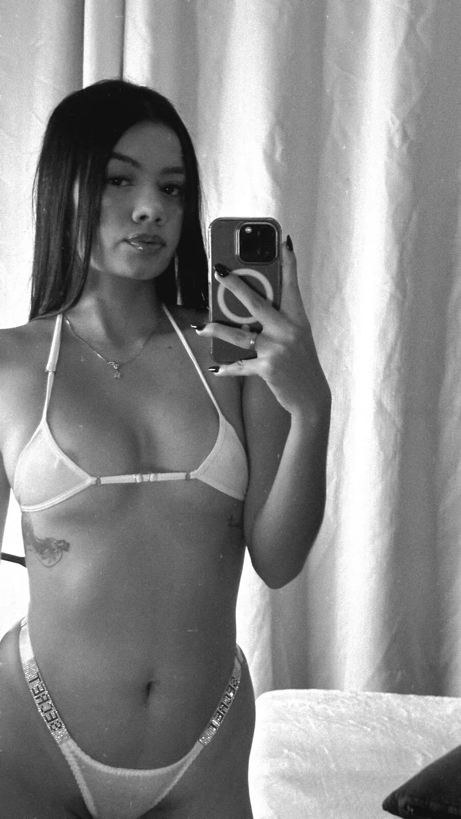 XXX Porn Photo of Nude mia_kisses2 5