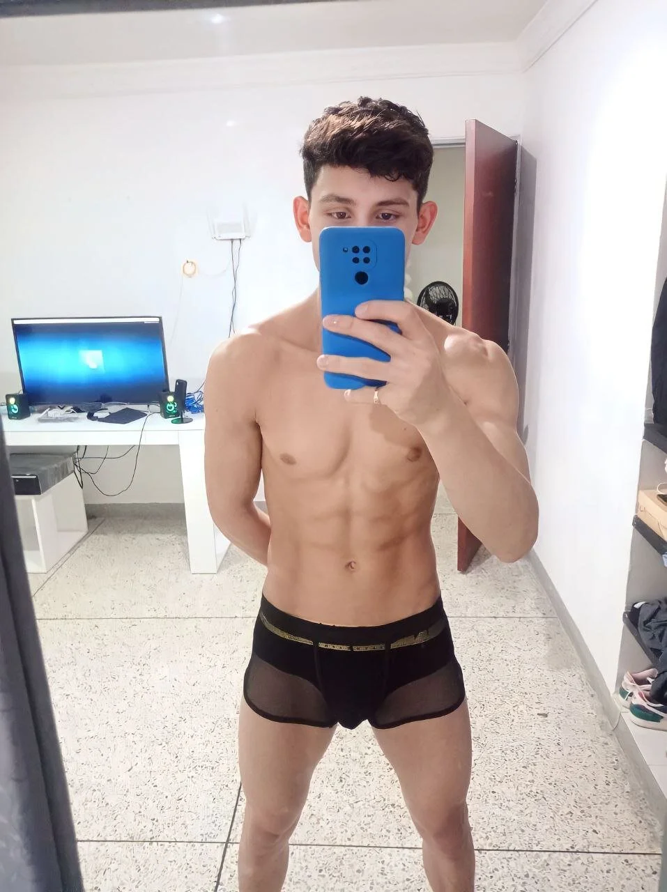 XXX Porn Photo of Nude logan_thomas 10