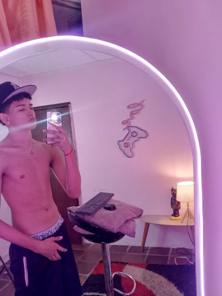 XXX Porn Photo of Nude KING_OFF_BOYS 2