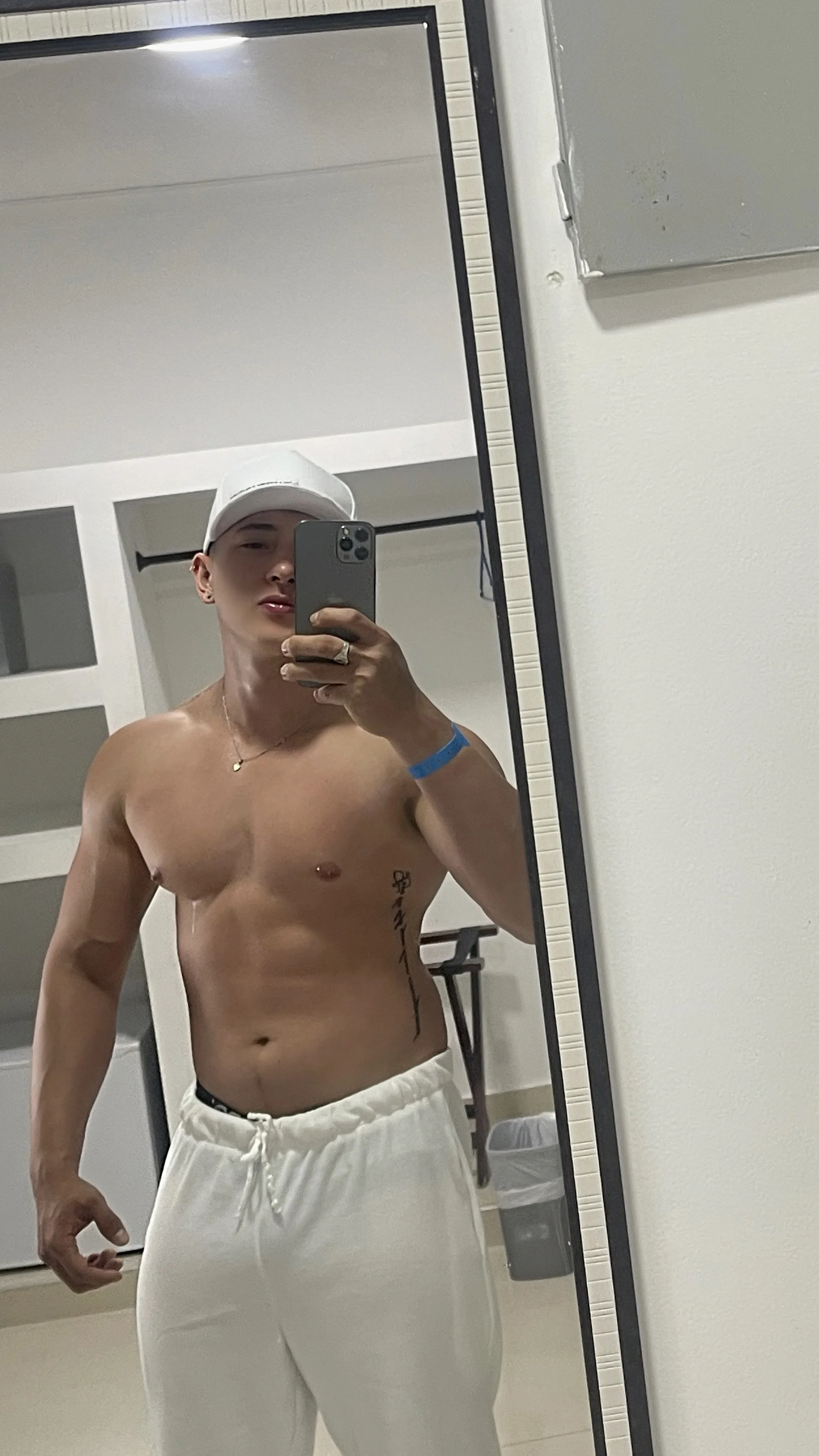 XXX Porn Photo of Nude Zack_Miller24 29