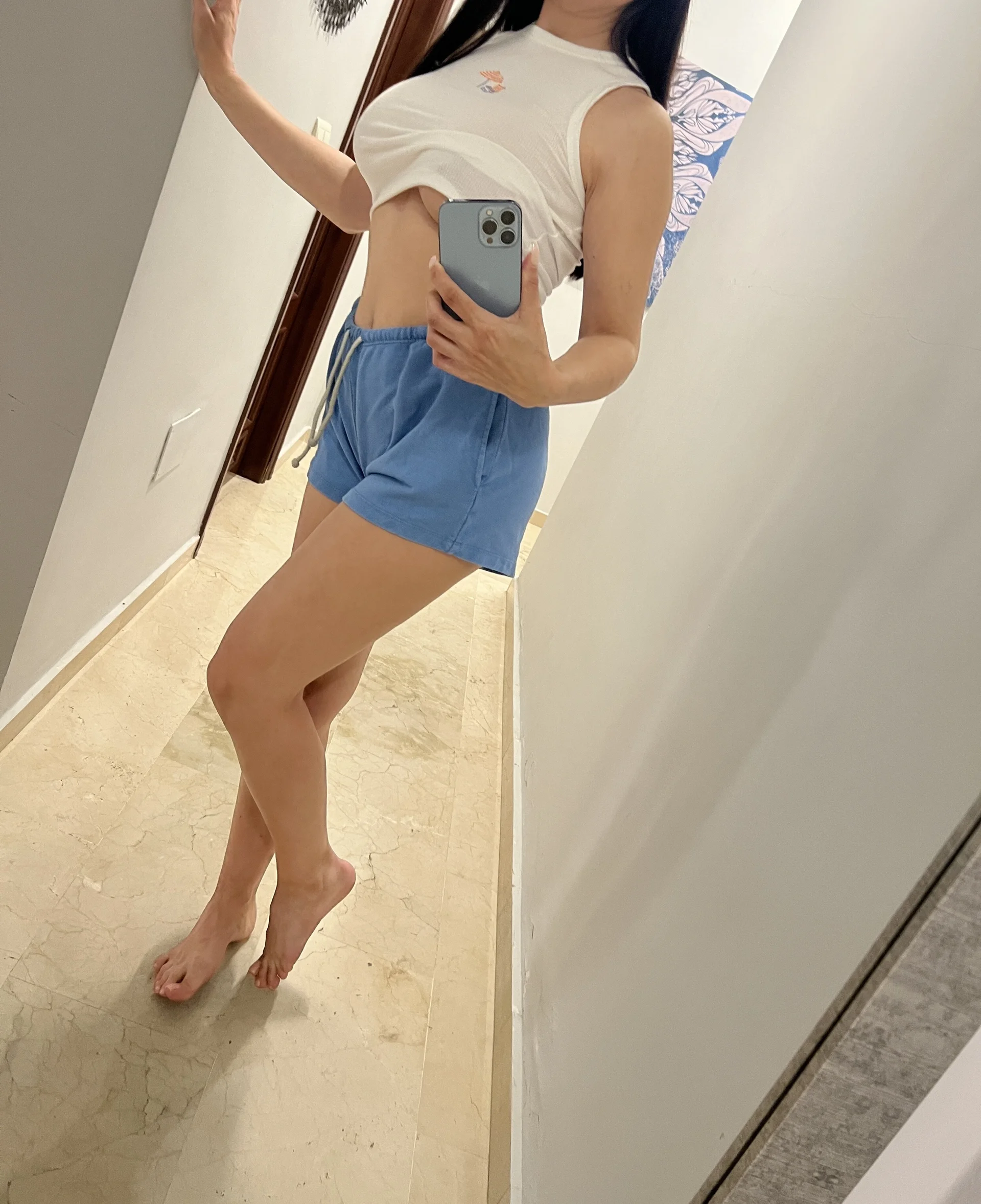 XXX Porn Photo of Nude FacelessMILF 8