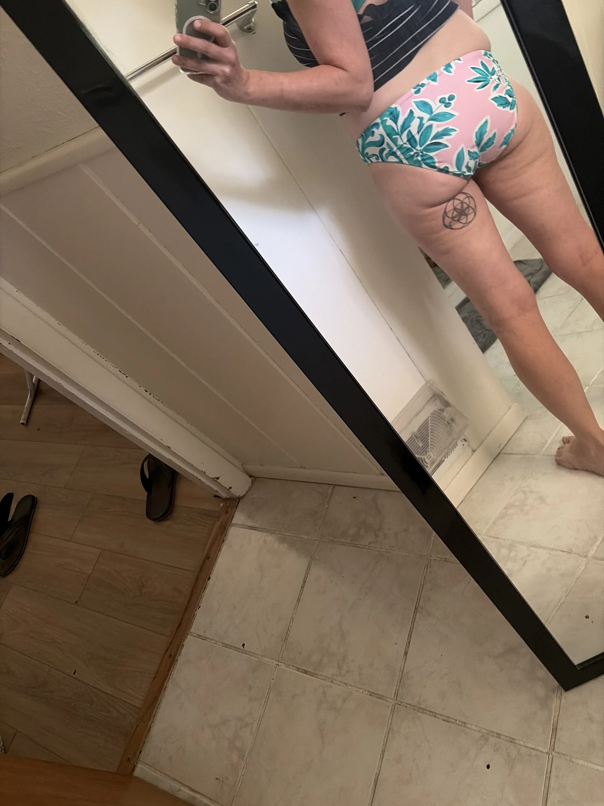 XXX Porn Photo of Nude cookinmommy 2
