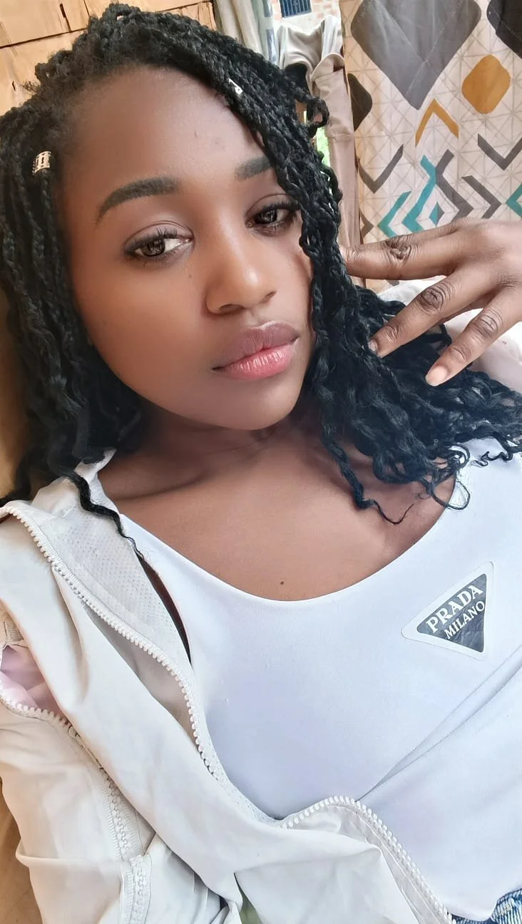 XXX Porn Photo of Nude elowen_collins 1