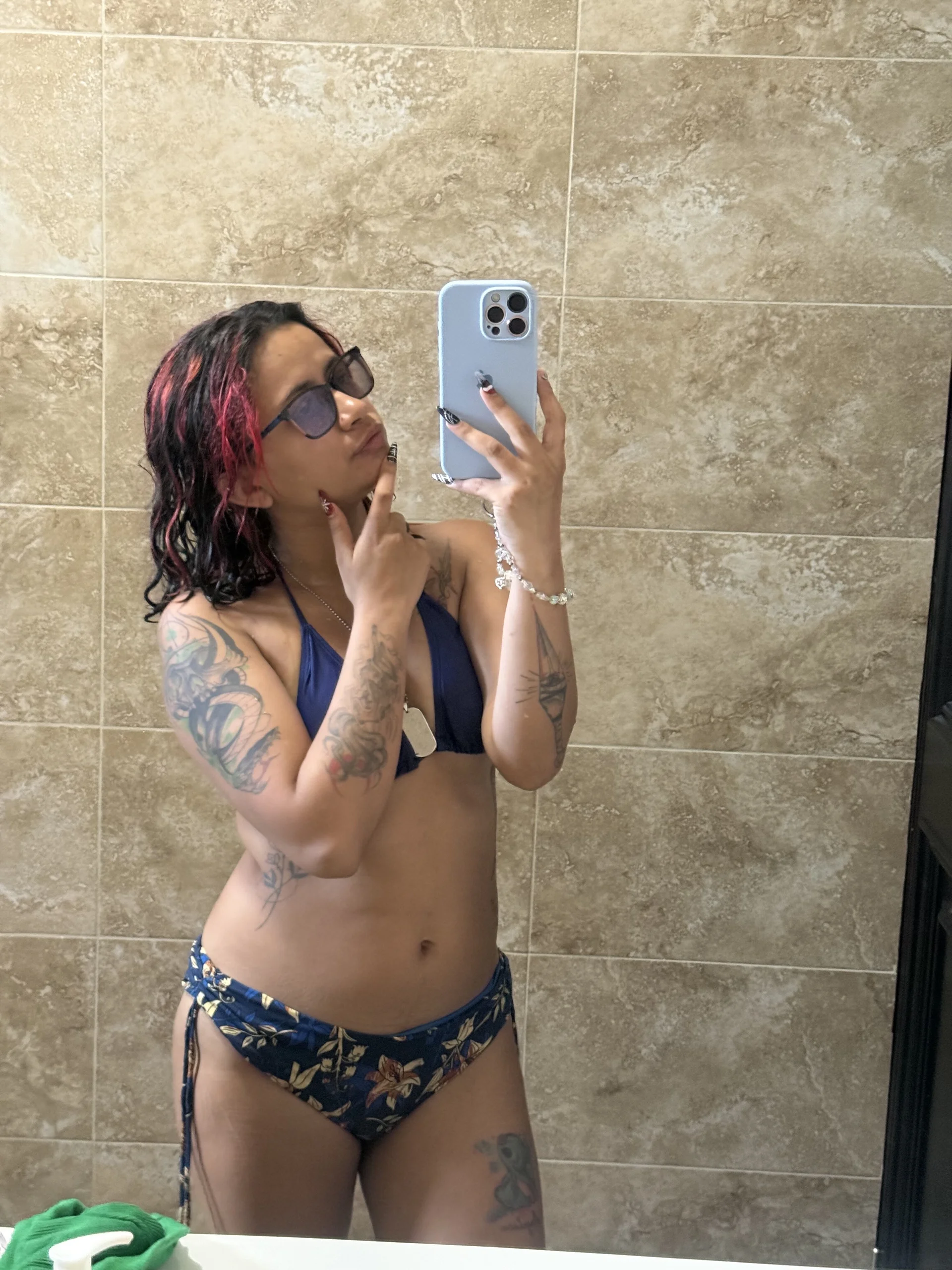 XXX Porn Photo of Nude kristen_tay 99