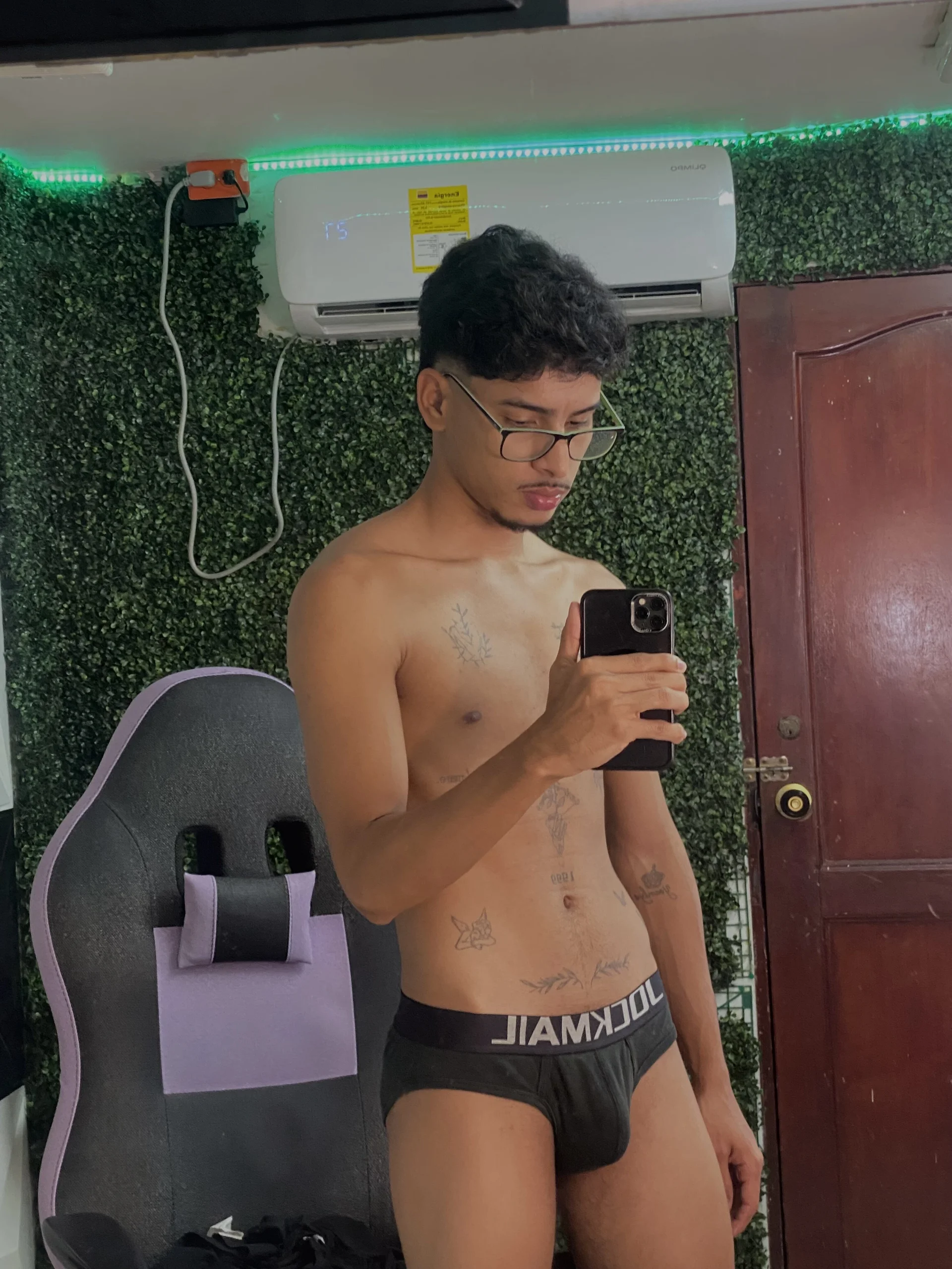 XXX Porn Photo of Nude allens_joe 24