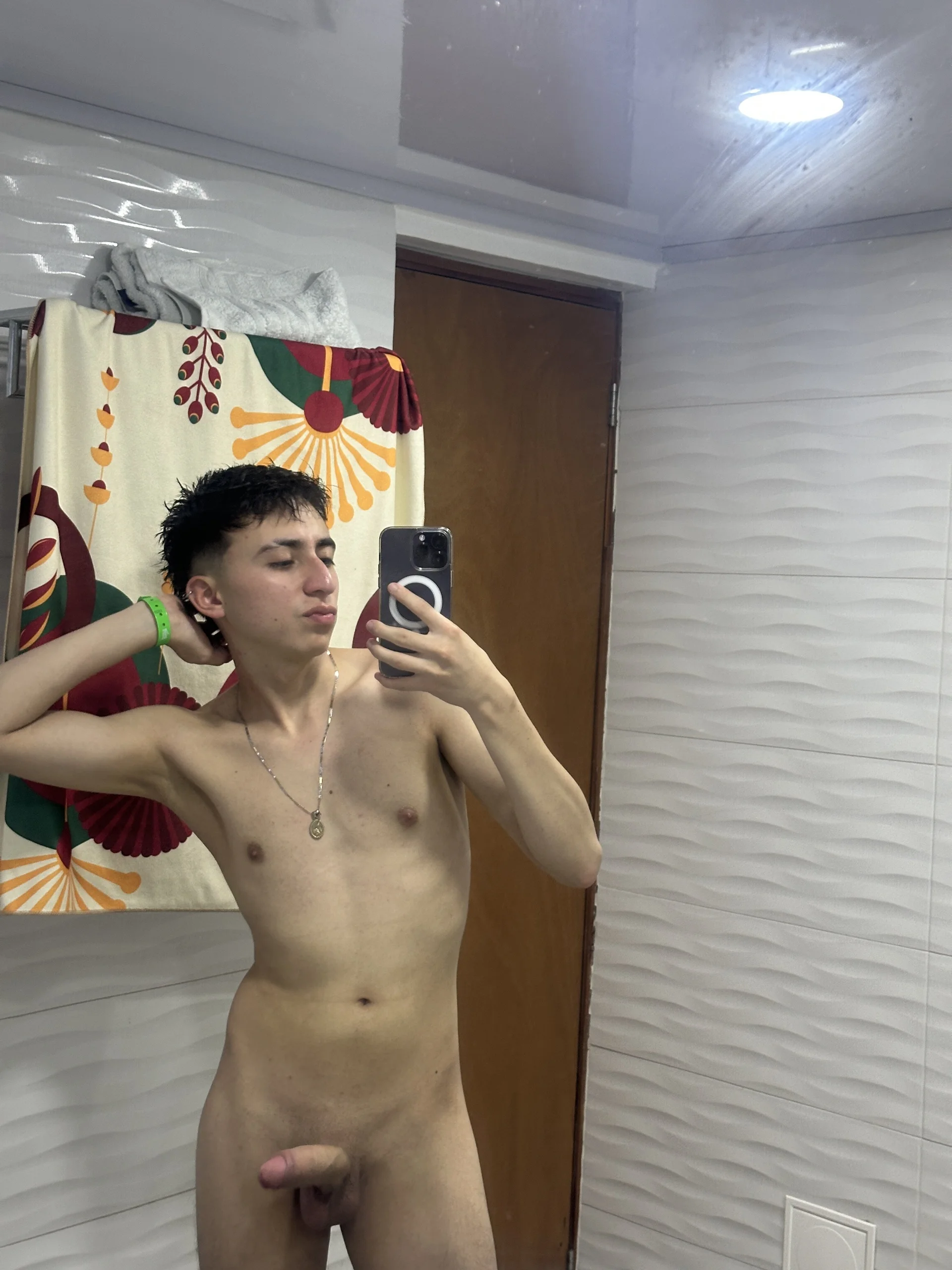 XXX Porn Photo of Nude CamiRojas_boy 29