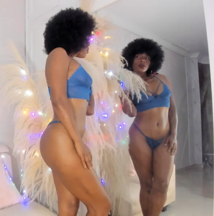 XXX Porn Photo of Nude CardyKambell1 1