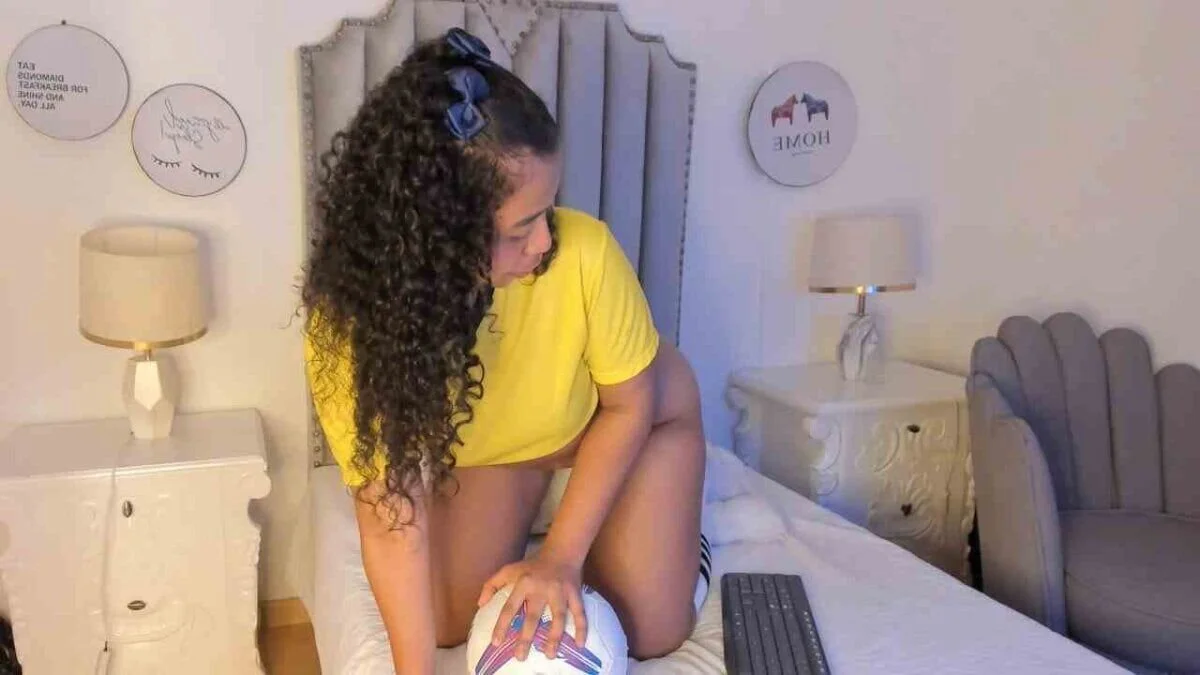 XXX Porn Photo of Nude bella__honey 6
