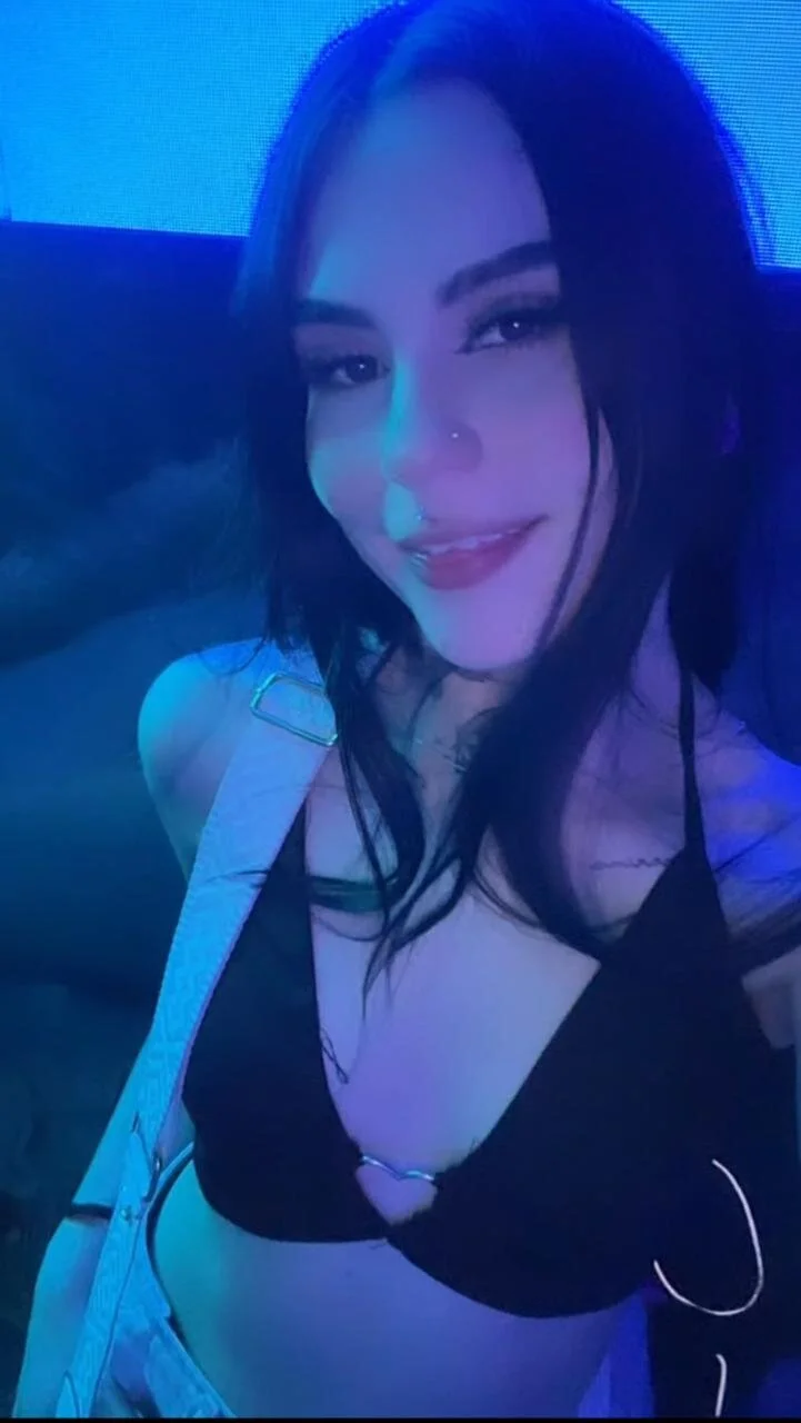 XXX Porn Photo of Nude Veronicaa_lodge1 2