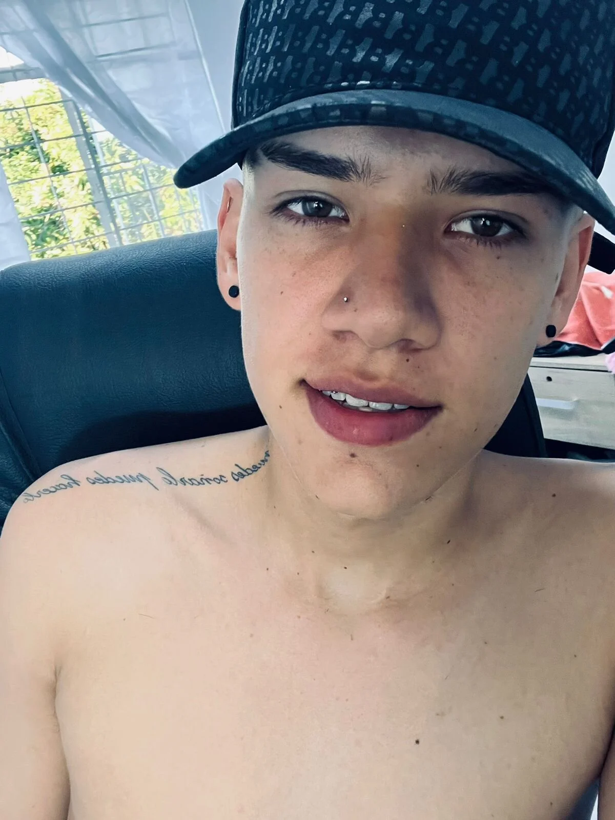XXX Porn Photo of Nude maxthomson_boy 19
