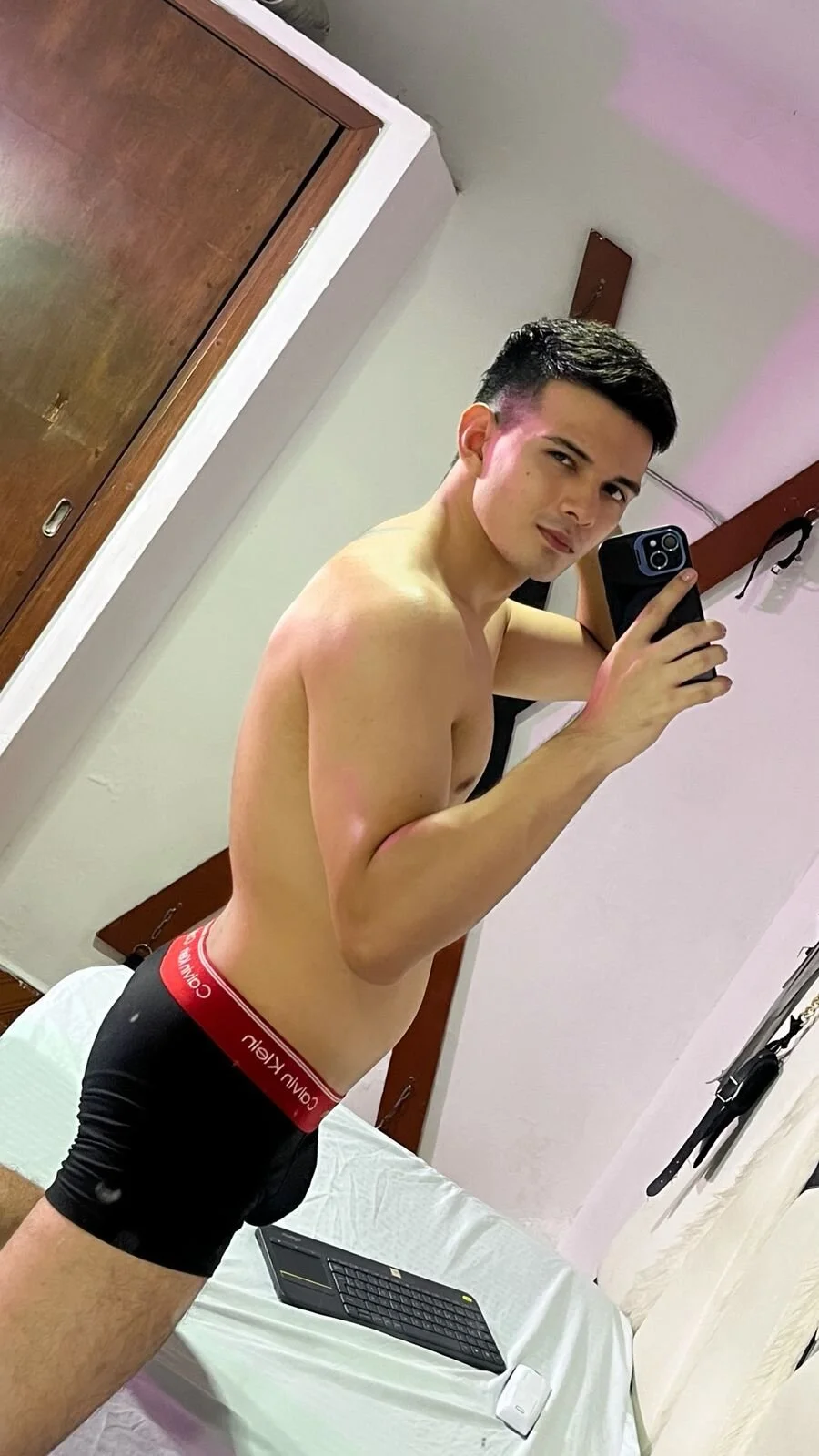 XXX Porn Photo of Nude GoldenBoyM 25