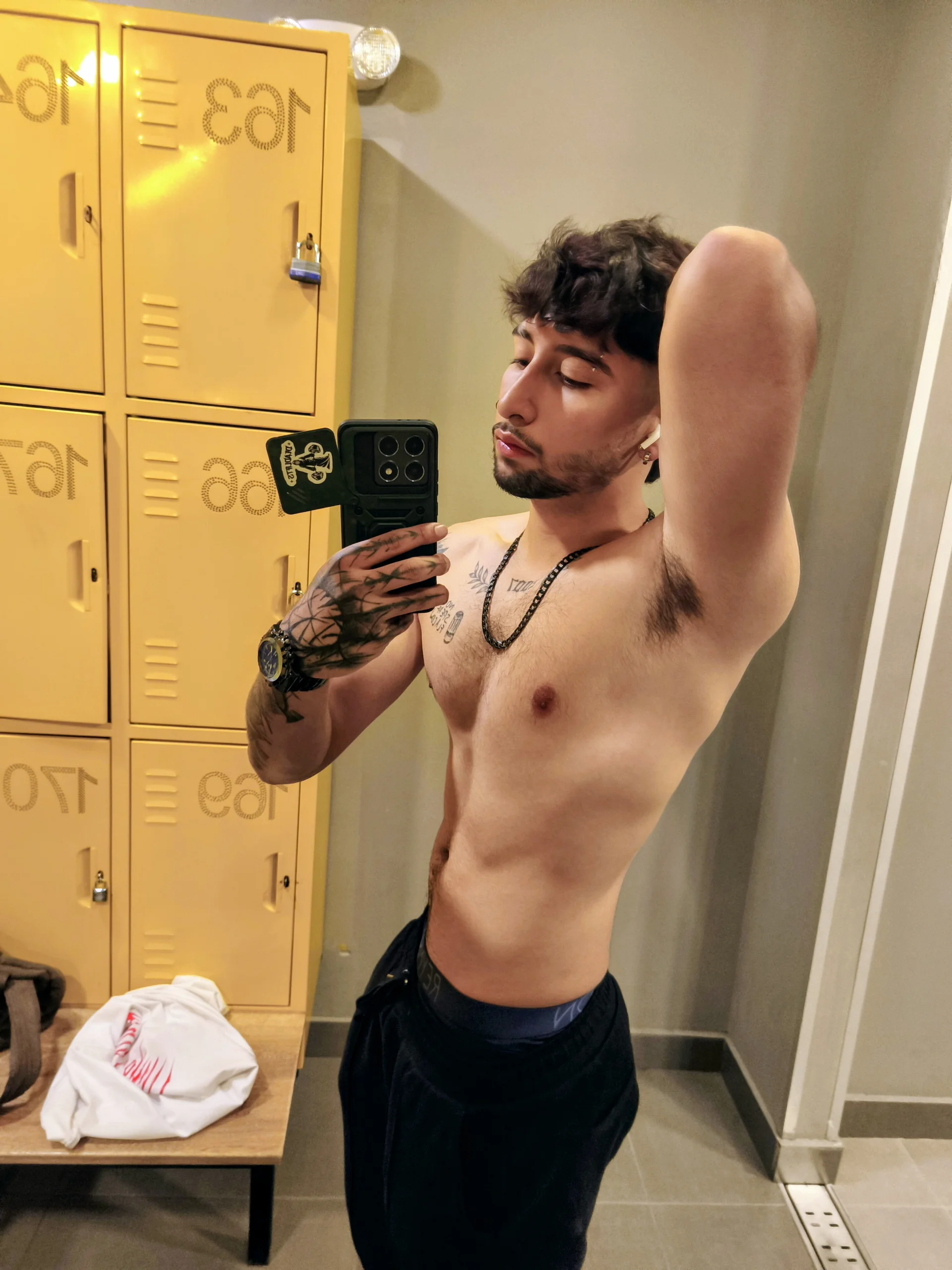 XXX Porn Photo of Nude Adrian_Kane 21