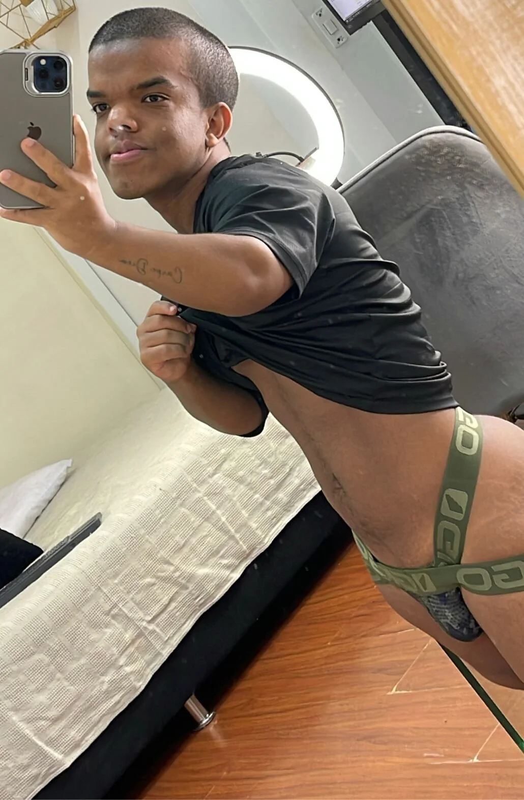 XXX Porn Photo of Nude CHARLIE_WALKERR 6