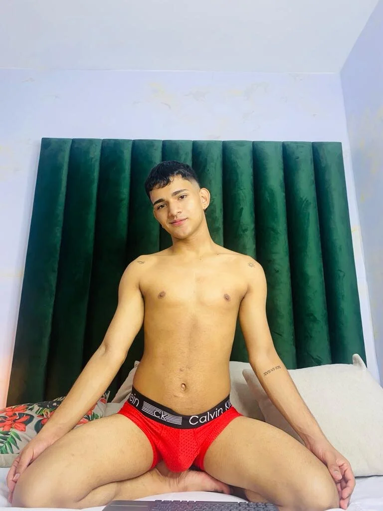 XXX Porn Photo of Nude niall_falcon 6