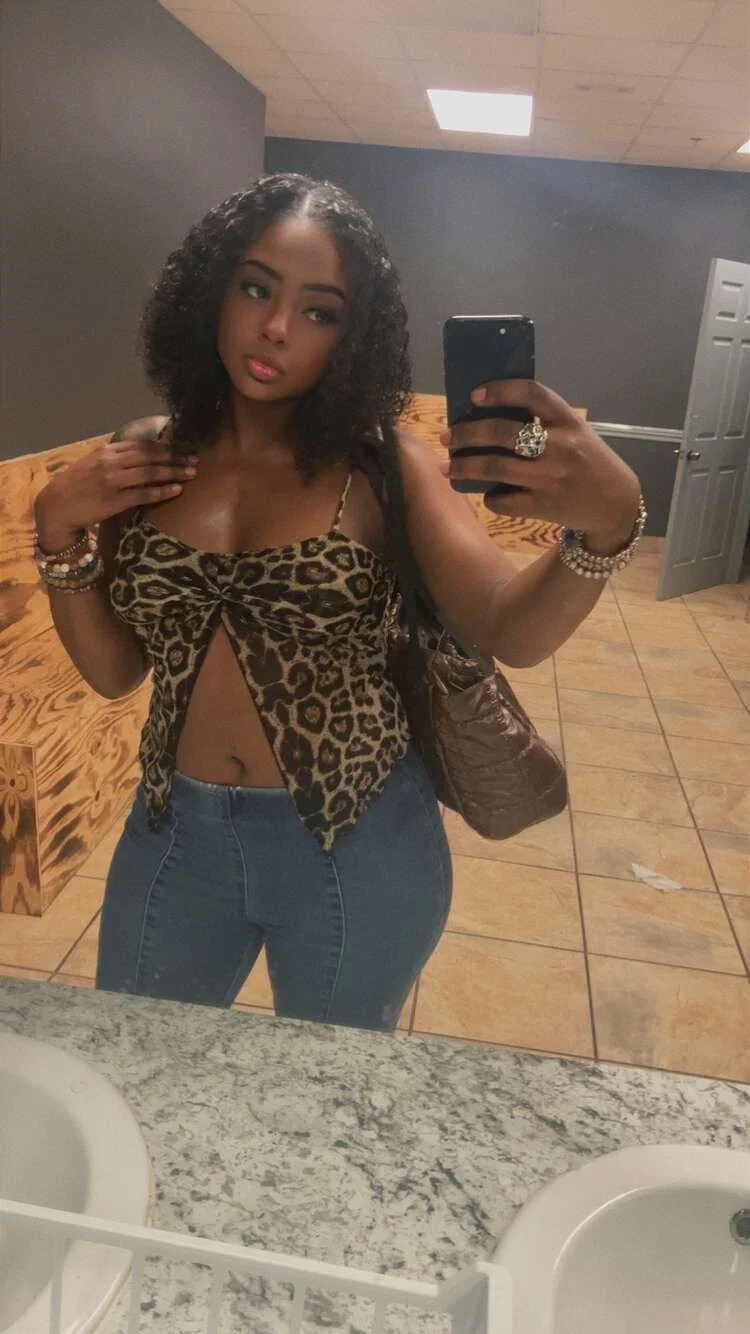 XXX Porn Photo of Nude PrincessDecember 8