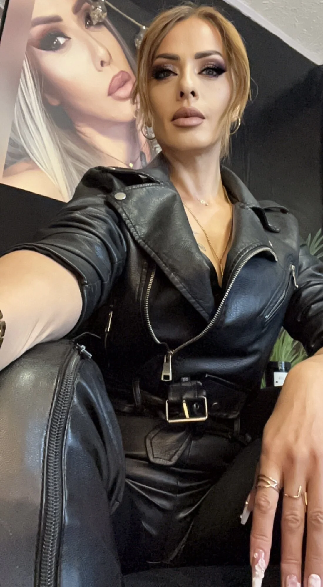 XXX Porn Photo of Nude DominatrixEve 6