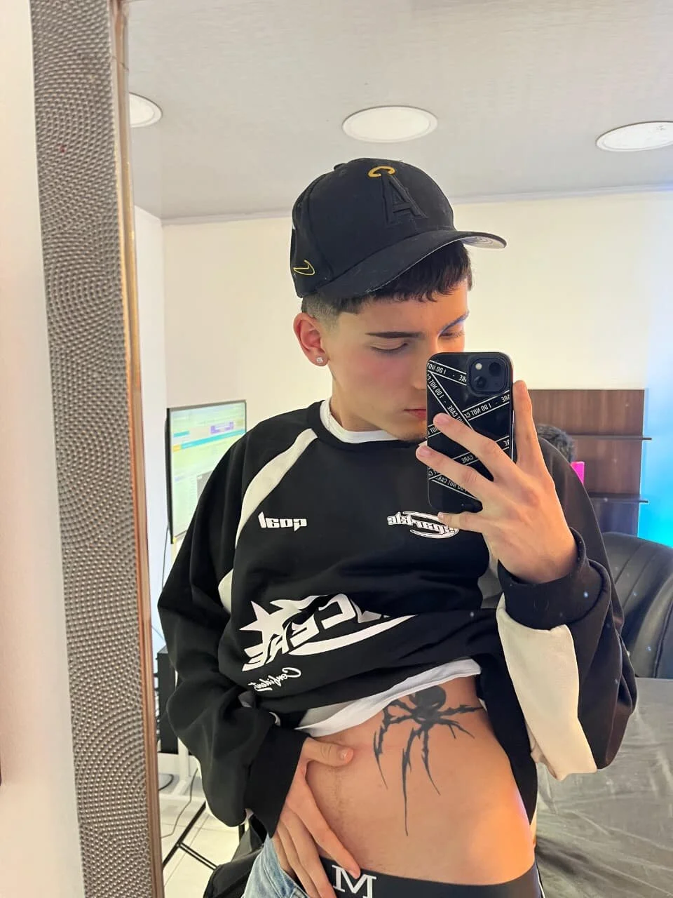 XXX Porn Photo of Nude MateoMitchell 7