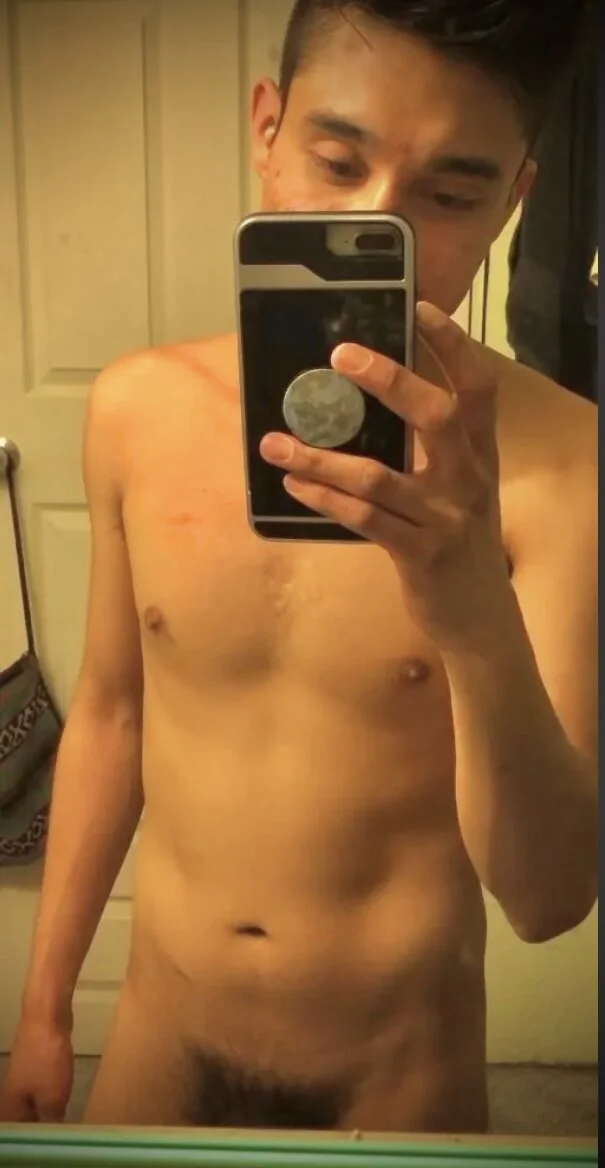 XXX Porn Photo of Nude lRainbowBoy 9