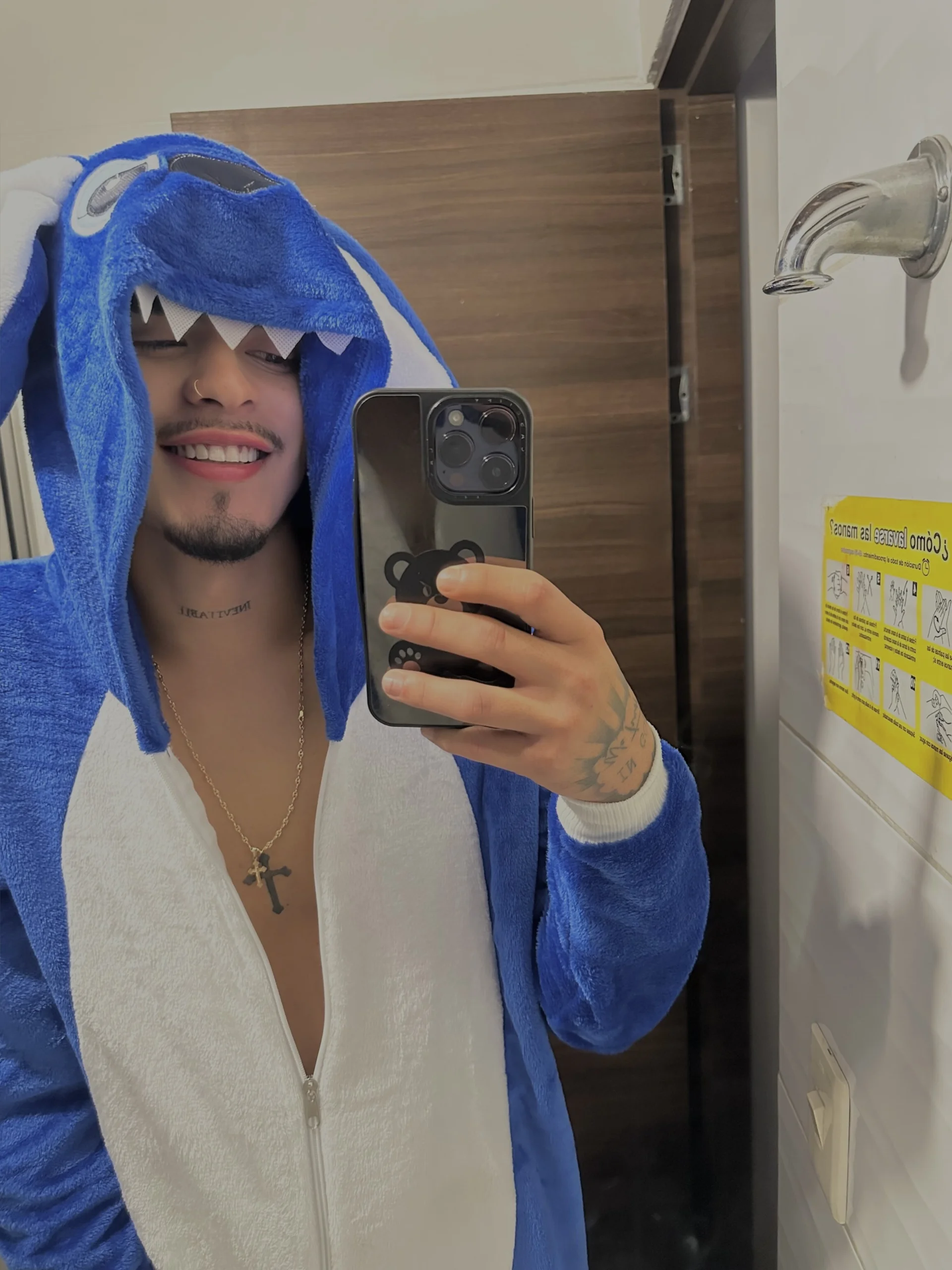 XXX Porn Photo of Nude huge_Santiago 22