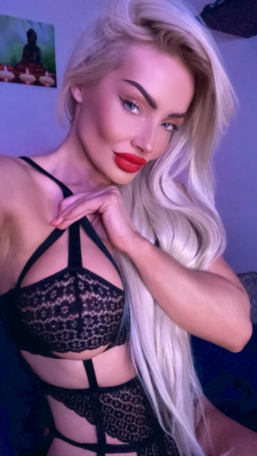 XXX Porn Photo of Nude queenaleksagrey 3