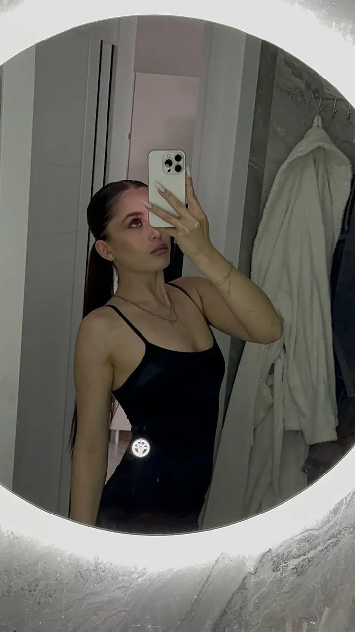 XXX Porn Photo of Nude BlerLessly 48