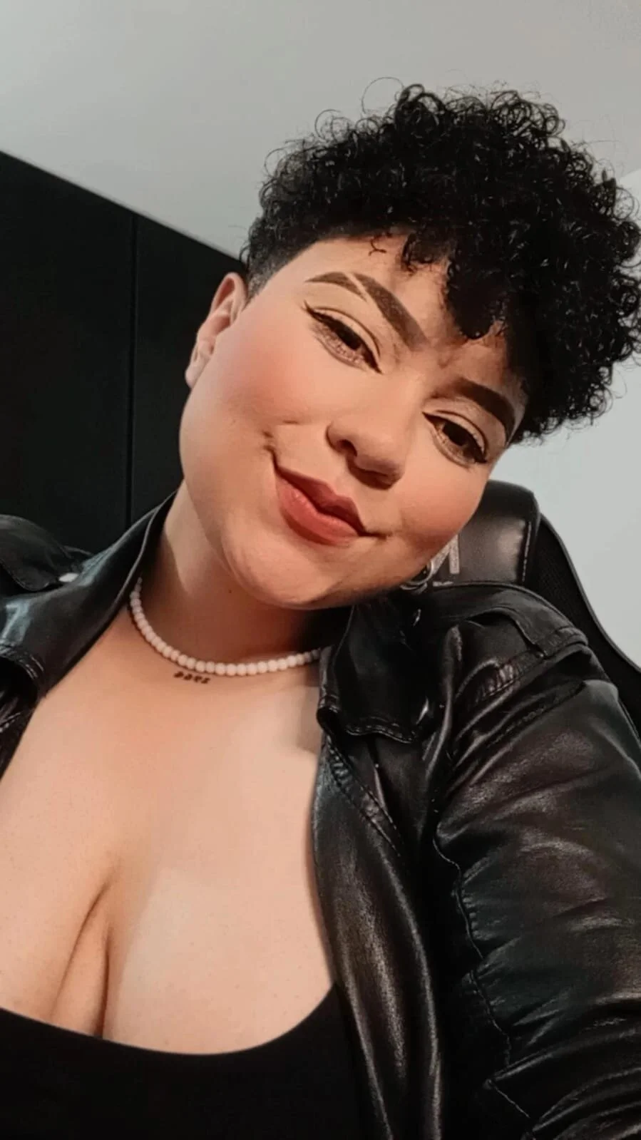 XXX Porn Photo of Nude curly_cam_queen69 1
