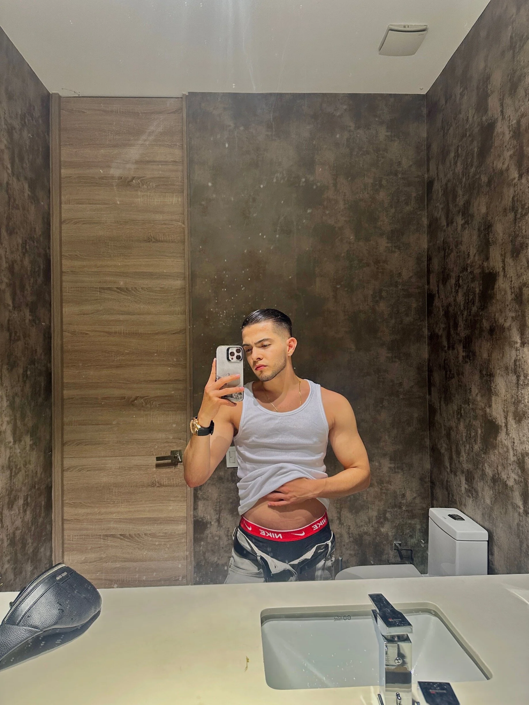 XXX Porn Photo of Nude GrantBlake 14
