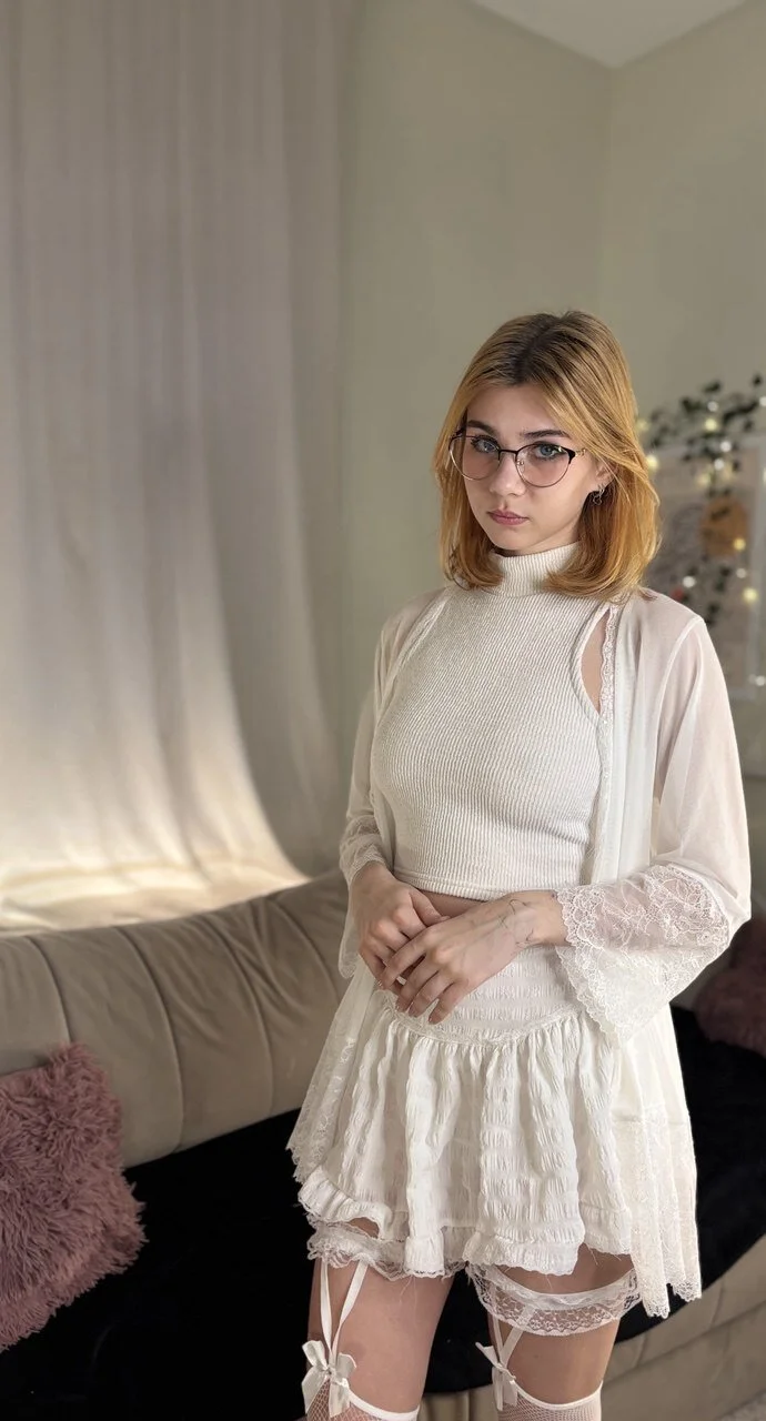 XXX Porn Photo of Nude Luna__ris 7